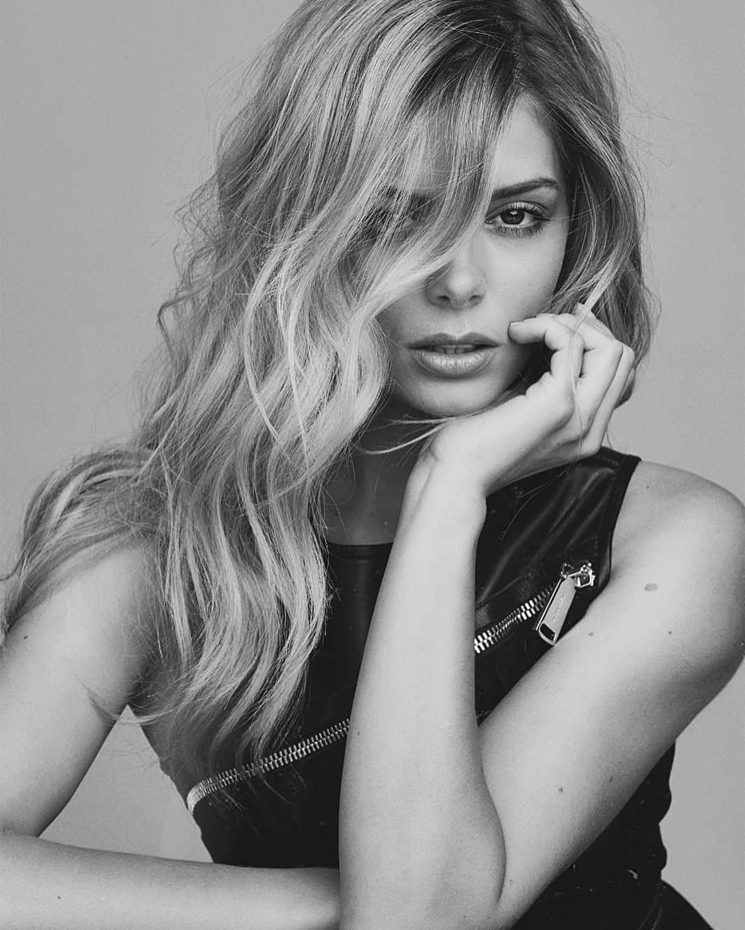 ダニエル・クヌッドソンのインスタグラム：「#challengeaccepted  THANKYOU to all the amazing women in my life that have nominated me YOU all inspire me everyday ! 🙏🏼♥️ #womensupportingwomen is one of the most beautiful and empowering things we as women can do !  "Here's to Strong Women, May We Know Them, May We Be Them, May We Raise Them" .」