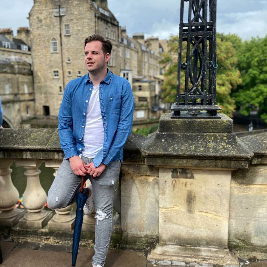 バスのインスタグラム：「Its been a long time since we can enjoy traveling and nice weekend trips because of the virus. 🙄  But, last weekend I enjoyed a lovely stay in Bath 🇬🇧 with my family. 😄  I enjoyed walking the around (probably) the most beautiful city in England and I can't wait to go back again next year! 🤗  #bath #somerset #cotswolds #england #uk  #travelphotography #travelblog #travelgram #photooftheday #photoftheday #photography #photo #romans #romanbaths #Familytime #familygoals」