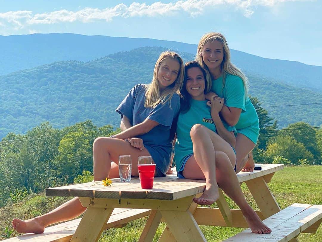 レイチェル・パーソンズのインスタグラム：「Lake house weekends >>> Photo creds to @ttb418, you happy?😂」