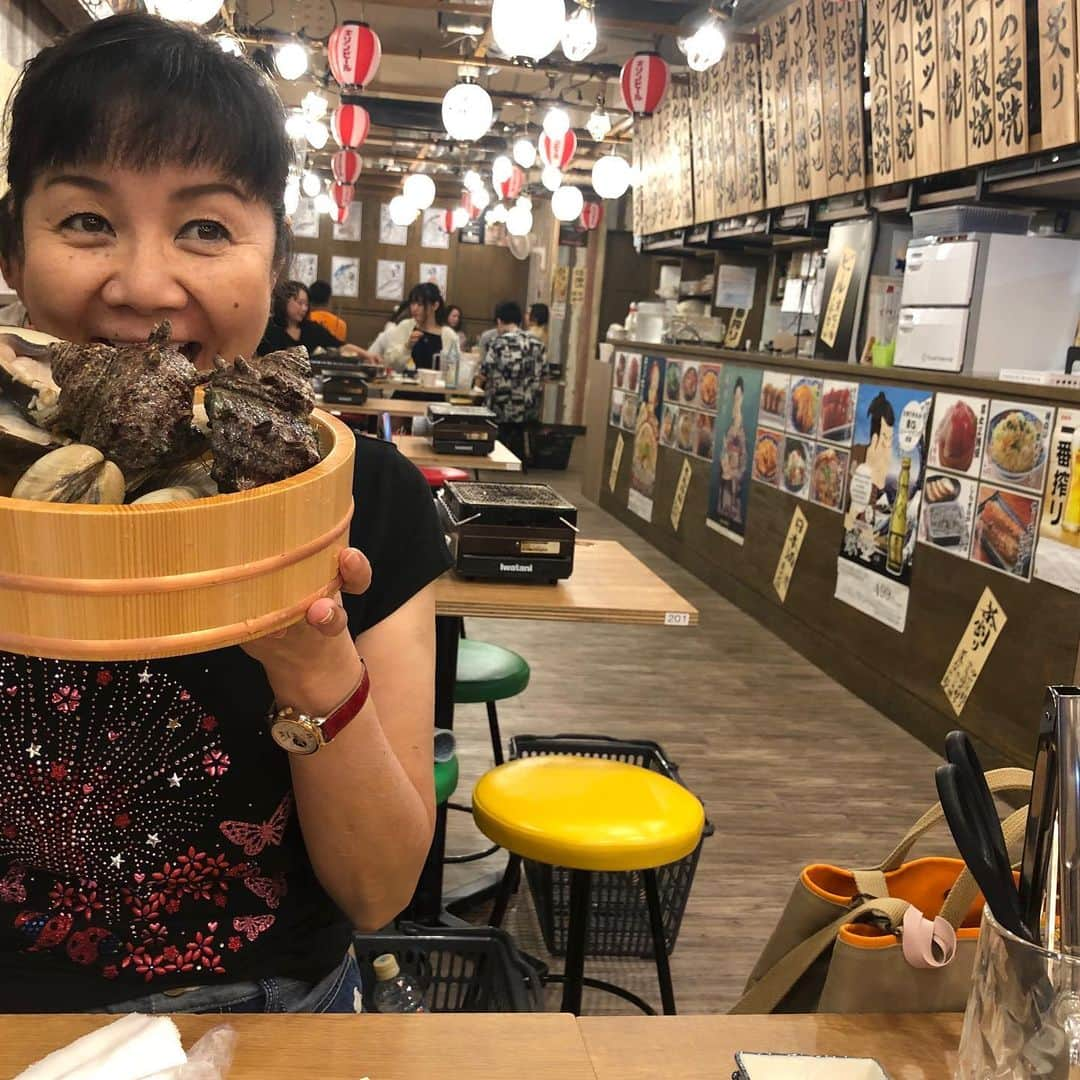 山本華世さんのインスタグラム写真 - (山本華世Instagram)「貝類が食べたくなって、、、お腹いっぱいになる上に安さにビックリ‼️磯丸水産に行ってみてね。美味しかったぁ。 #磯丸水産 #大名グルメ #魚介類  #貝類  #バータービレッジ  #山本カヨ」7月28日 9時45分 - kayo_092