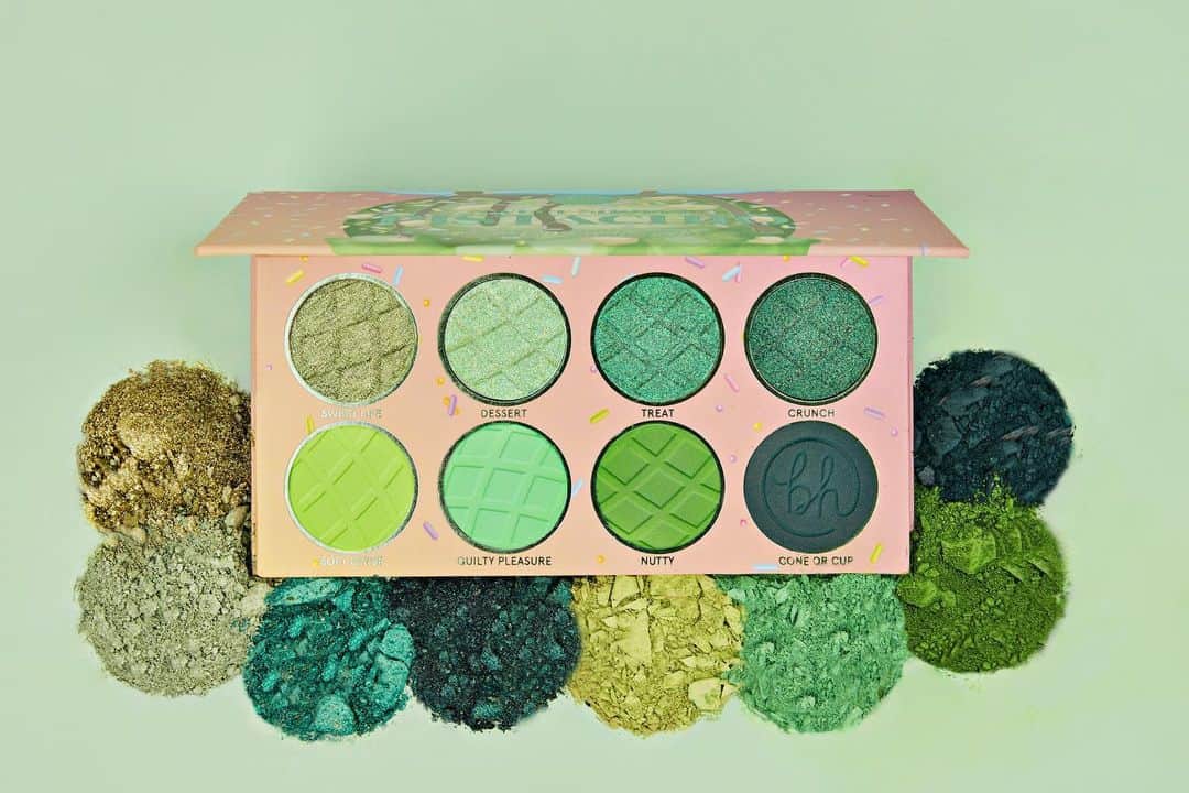 BH Cosmeticsさんのインスタグラム写真 - (BH CosmeticsInstagram)「Monochromatic Pistachio pigments... don't you want a lick?🍦😛 This gorg green palette is almost sold out at @ultabeauty online - snag it while you can 💚 #bhsweetshoppe #bhcosmetics」7月28日 9時51分 - bhcosmetics
