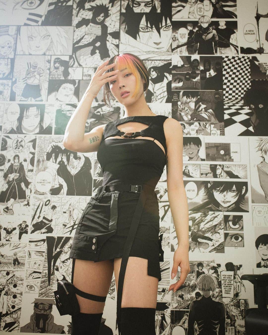 Emily Meiさんのインスタグラム写真 - (Emily MeiInstagram)「Finally got my manga wall up!!! Thanks @gamutmedia ^o^ and ofcourse @kingvuddha came over the next day to shoot it heheh 🤭& thanks @charli.ang for the custom shoes !!!!」7月28日 9時55分 - emily.ghoul