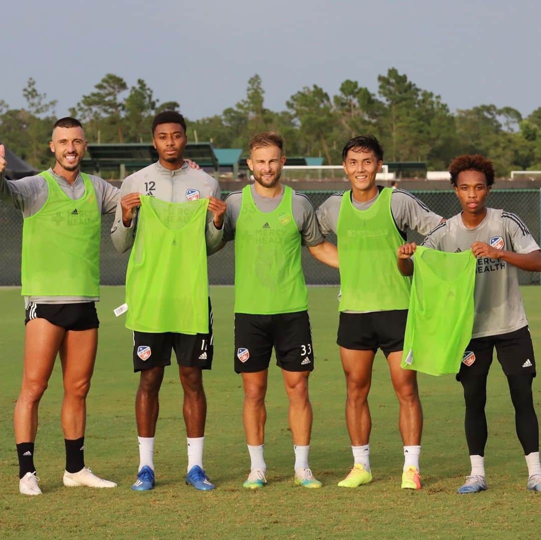 久保裕也のインスタグラム：「⚽️💪✌️」