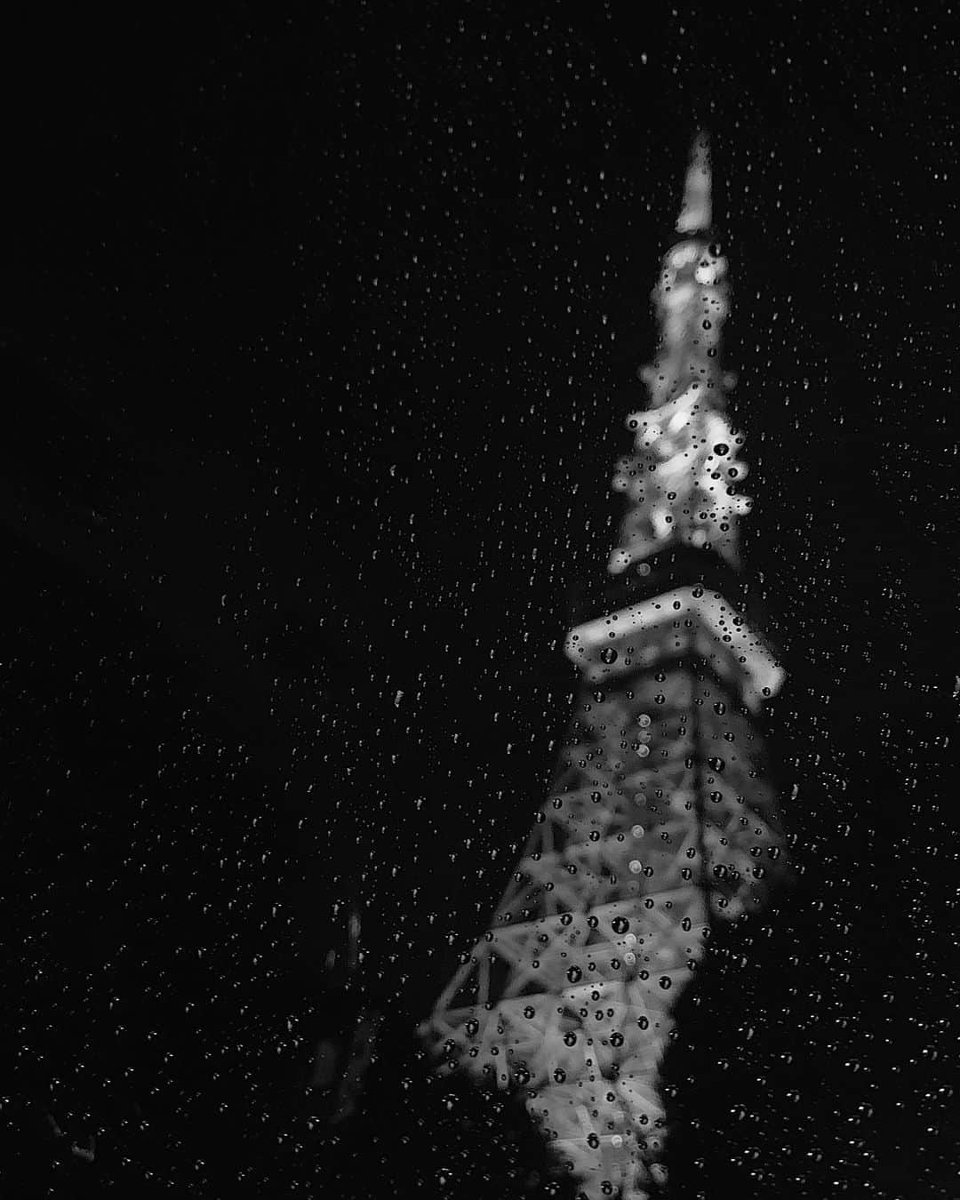 清水沙也佳さんのインスタグラム写真 - (清水沙也佳Instagram)「いつになったら梅雨あけるんだろね。  #tokyo #tokyotower #rainyday」7月28日 10時02分 - sayaka__shimizu