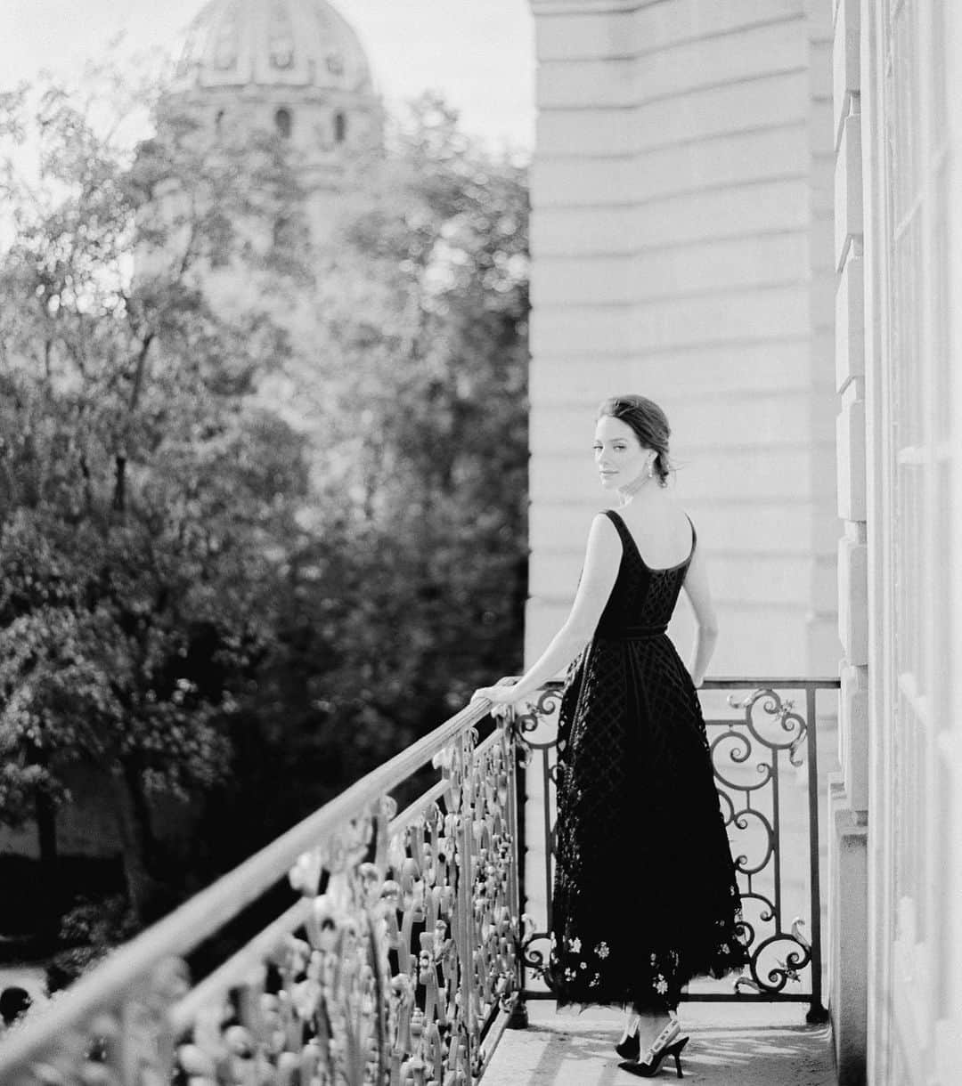 アリッサンドラ・アロノウのインスタグラム：「Thank you for the ❤️ and for inspiring me @meryledavis  @lenabaranovsky . So grateful for all of the wonderful women in my life. #womensupportingwomen. 📸: @audreyparisphoto」