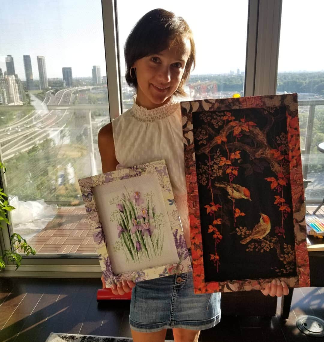 リュボーフィ・イリュシェチキナのインスタグラム：「I finally finished my cross stitching projects) The big picture with the birds 🕊🕊 was in a working progress for quite a while) Took me a few years of trips to Asia) Every time I've done a 14 hour flight, I can see the result right away) During the #quarantine I finished it. I had another set for a small picture with flowers, so I decided to do it as well. Beautiful purple ribbons give a natural fluffy look to the flowers 🌺.  Then the framing problem arose. I couldn't find the right size. Gave up on searching and made it myself. Glued card board boxes together and used decoupage napkins to decorate it. I'm very happy with the result) LOOOOVE BEING CREATIVE 😉 It's all hand made 🤲 by me 😁 The big picture size with the frame is 22 1/4 in × 13 1/4 in ( 57cm× 35 cm) The small picture size with the frame is 13 1/2 in × 10 1/2 in ( 34 cm × 27 cm)  DM me if interested 🤗  #crossstitching #picture #handmade #frame #craft #crafts #crafting #frame #framing #ribbons #flower #flovers #decoupage #napkins #decpupagenapkins #scrapbooking #stitching #art #creative #creativity #creator #creators #creation #creations #creationstation #me #entertainment」