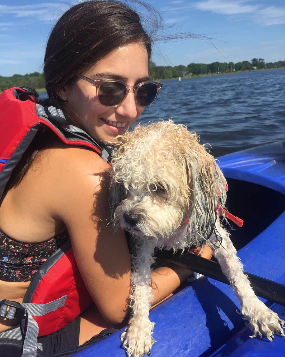 マリッサ・キャステリのインスタグラム：「Mosby loves the water so much that his tail was wagging when he swam in! 🐶 . . . . . . *#kayaking #shichonsofinstagram #adventurepup #rhodeisland」