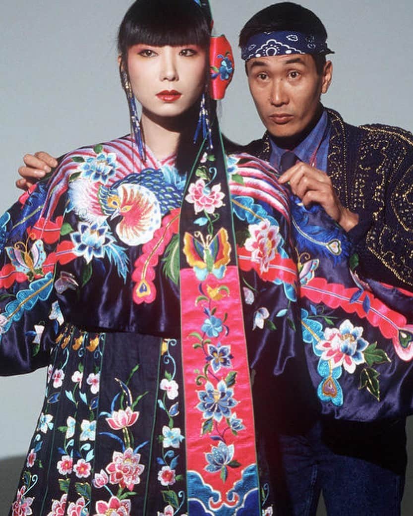 渡辺真起子さんのインスタグラム写真 - (渡辺真起子Instagram)「御冥福をお祈り致します。  山本寛斎。  唯一無二。  小夜ちゃんも、もういない。  子供の頃に見上げていた人が、 どんどん、いなくなってしまう。  #legend #respect #fashion #art  #supergenki #passion」7月28日 10時26分 - watanabe_makiko