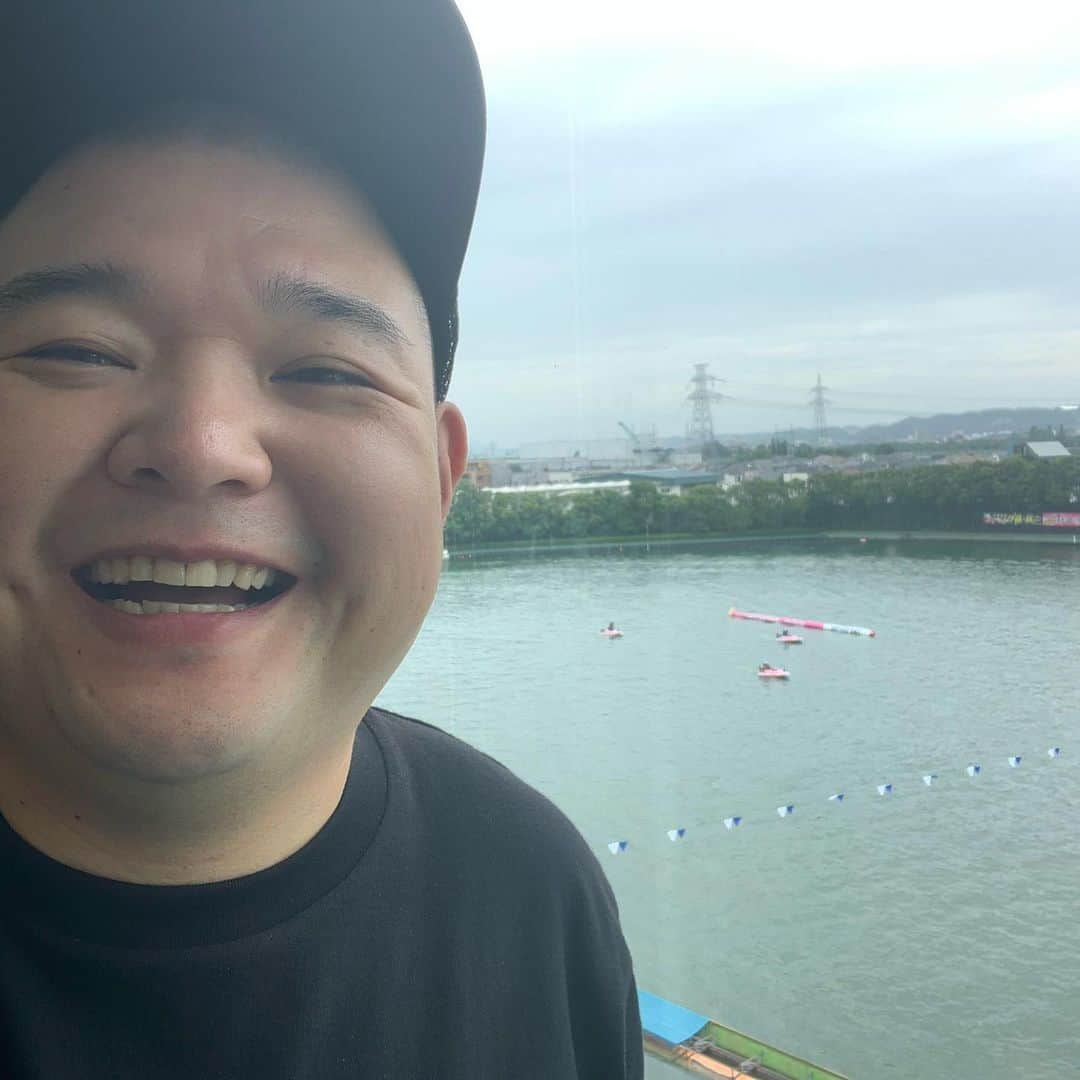 内山信二のインスタグラム：「おはようございます。　　　　　　  このあと10時40分からボートレース多摩川にて生配信‼️  裏どちゃんこTV📺  観てね😁😁😁  #ボートレース多摩川 #YouTube Live #裏どちゃんこTV #内山信二 #中川おさむ」