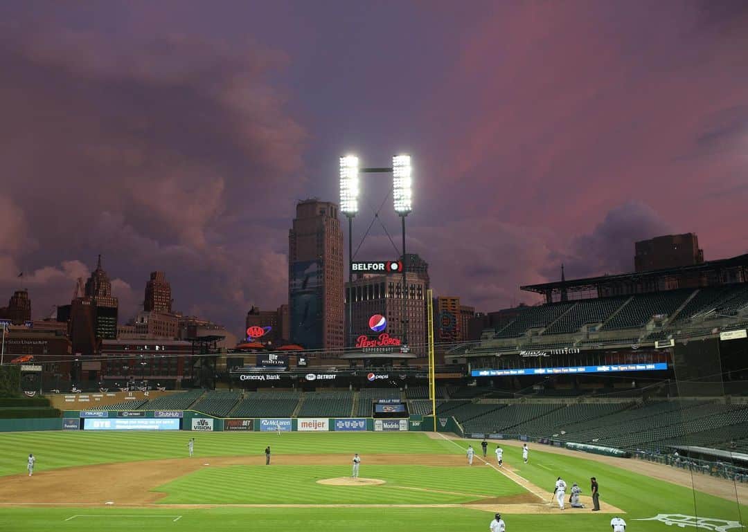 デトロイト・タイガースさんのインスタグラム写真 - (デトロイト・タイガースInstagram)「Forever in love with Detroit sunsets.」7月28日 10時38分 - tigers