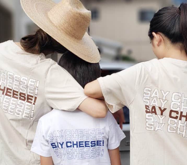 のインスタグラム：「2020,7.28. . ちょっと照れるけど おソロのTシャツで#親子コーデ  . @a_trend_ld  のTシャツは子供sizeもあって可愛い♥️ . Tshirt #a_trend_ld  hat @lackofcoloraus  . #リンクコーデ#親子リンクコーデ #アラフォー#アラフォーママ #Tシャツ #高身長女子 #高身長コーデ」