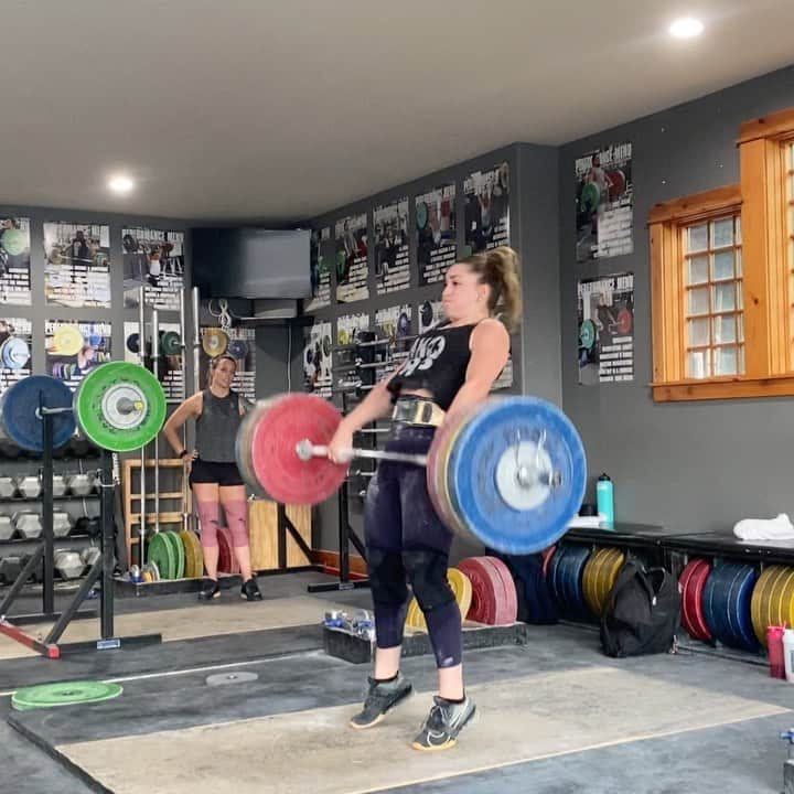 マッティ・ロジャーズのインスタグラム：「140kg/135kg/130kg x 2  These weren’t squat + jerks so I GUESS THERE’S THAT. Successful first day at camp, shaking out some of the funk. @catalystathletics @aimees2cents」