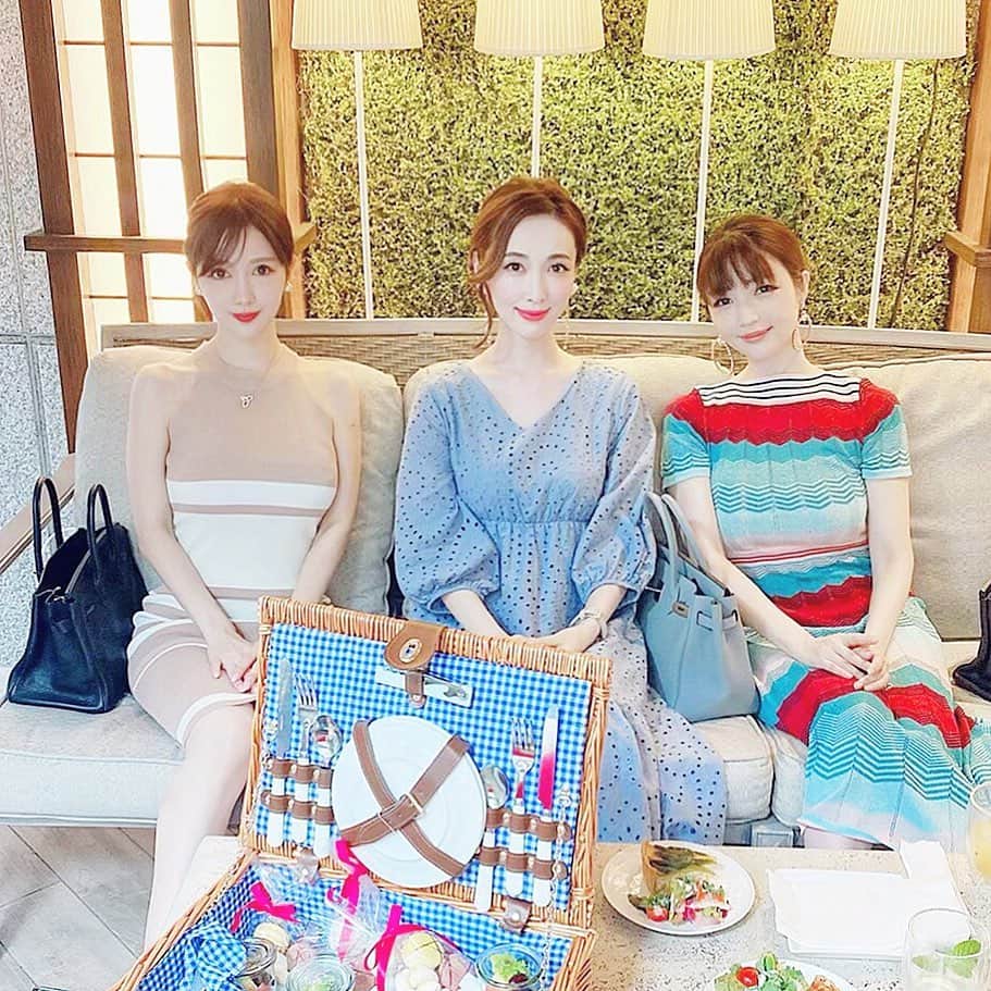 関有美子のインスタグラム：「ストリングスアフティ❤️ . . @yuurimorishita  @plievesaki  ふたりの美女と❤️ . . 楽しくてあっという間の時間。 美意識上がる空間😂💕 . . #ストリングス表参道 #ゼルコヴァ#アフティ」