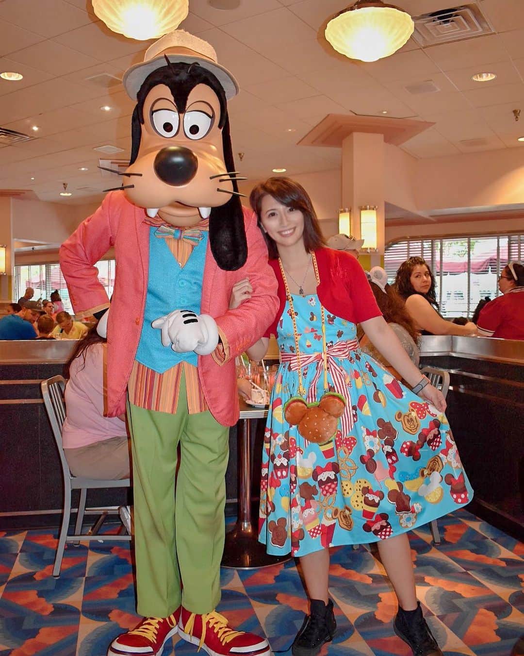 矢部あやのインスタグラム：「201905 WDW 2day グーフィーは彼氏みがある♡ ・ #waltdisneyworld #WDW #WDW2019 #disneyshollywoodstudios #DHS #DHS2019 #hollywoodandvine #charactergreeting」