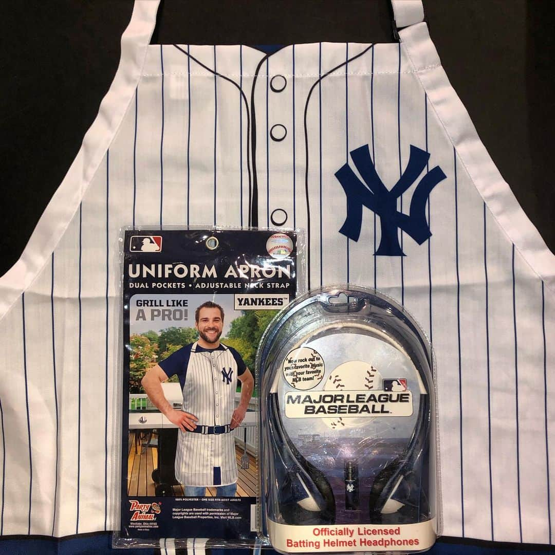 GROW AROUNDさんのインスタグラム写真 - (GROW AROUNDInstagram)「NEW YORK YANKEES エプロン＆ヘッドフォン 入荷してます⚾️ . 🗽DiverCity🎡 10:00~20:00 . #growaround #growaroundnewarrivals  #growarounddivercity  #newyorkyankees」7月28日 11時11分 - growaround