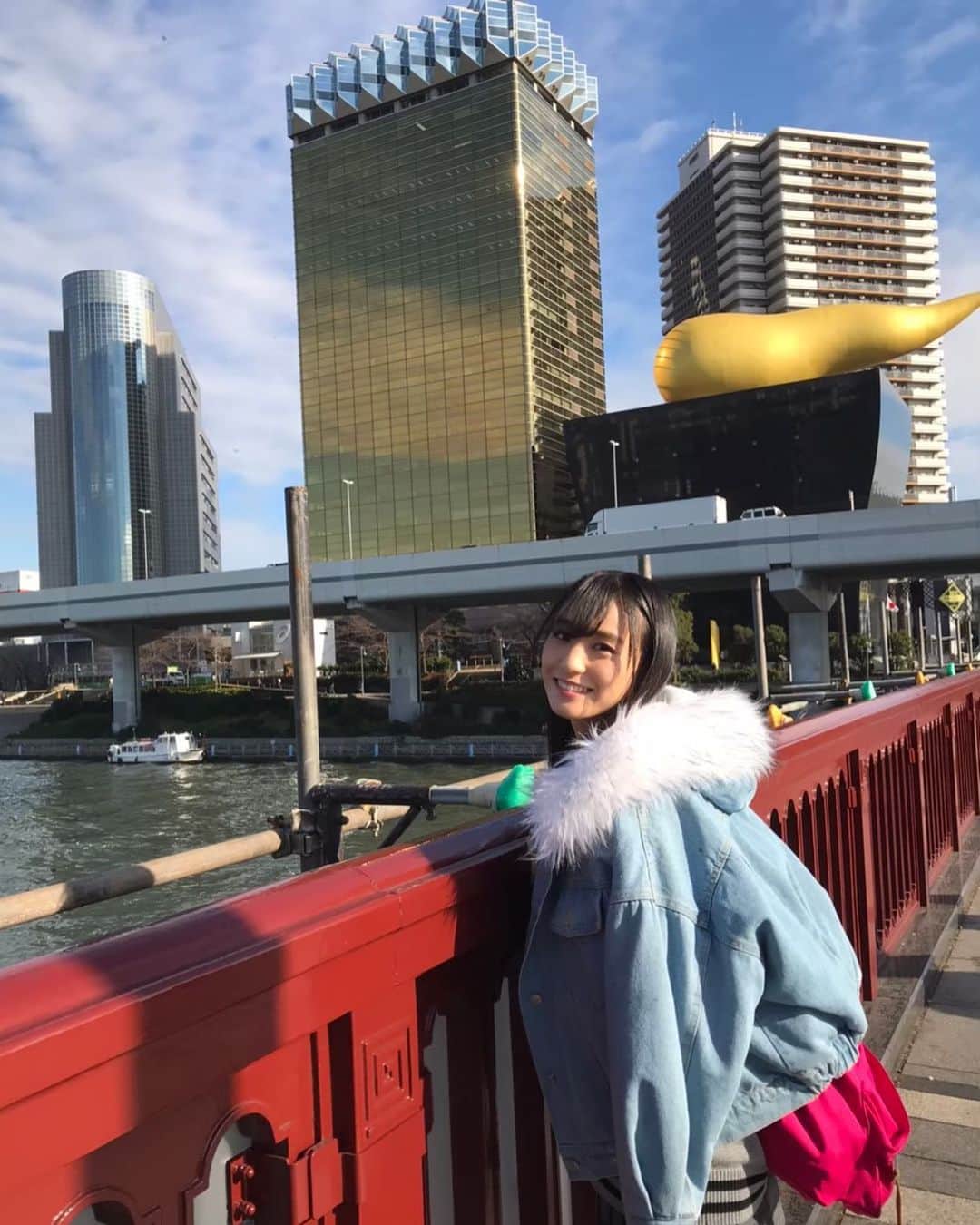 のインスタグラム：「・ ・ んふ〜😚♡ 去年の冬に浅草巡りをしている時の様子̯ꪔ̤̮*.˚ この後スカイツリーまで徒歩で行った😆 ・ ・ ・ ・ #浅草 #浅草食べ歩き #浅草グルメ」