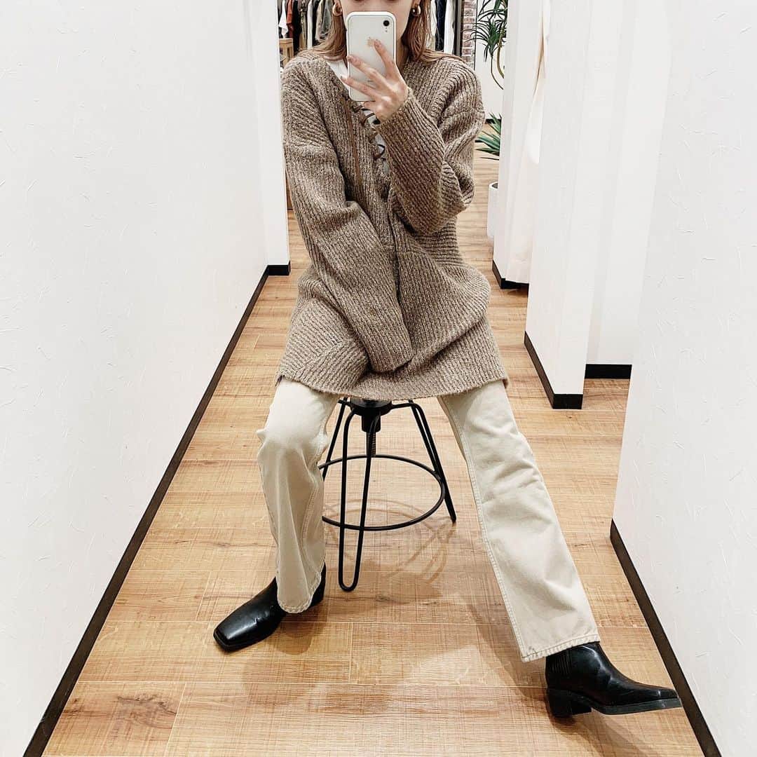 kanetaka ayaさんのインスタグラム写真 - (kanetaka ayaInstagram)「・ ・ Autumn🍠🍁🍂 ・ ・ #ungrid#ungrid_official #ungridコーデ  #coordinate#outfit#フレアデニム#サイドゴアブーツ #ストレッチデニム#コーデュロイフレアパンツ  #レースアップニット#ルーズニット」7月28日 20時53分 - aya_kanetaka_