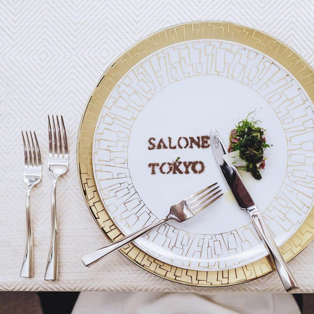 市川渚さんのインスタグラム写真 - (市川渚Instagram)「Birthday dinner at #SaloneTokyo 🍽﻿ ﻿ ﻿ ﻿ 今年のバースデーディナーは日比谷のミッドタウンにあるSALONE TOKYOさんにて。ひさびさに頂いた奇をてらわないオーソドックスなイタリアン。2人のシェフがイタリア修行時代に学んだイタリア各地のお味をひとつのコースで巡る、まるでイタリア旅へ来たかのような感覚に🇮🇹どのお皿もどっしりと芯のあるイタリアンでありながら、創意工夫がされていて、しみじみとおいしさに浸れました。旅に出れないこんな時期だからこそ、美味しいお料理を通して旅気分を味わうのもありだなあ、なんて。﻿ ﻿ 大好物のうにもたくさん盛り込んでくださって、感動しきり。ご馳走さまでした🥂﻿ @keitap 毎年ありがとうございます🔥 ﻿ #20200726#birthdaydinner#salonetokyo﻿」7月28日 20時51分 - nagiko
