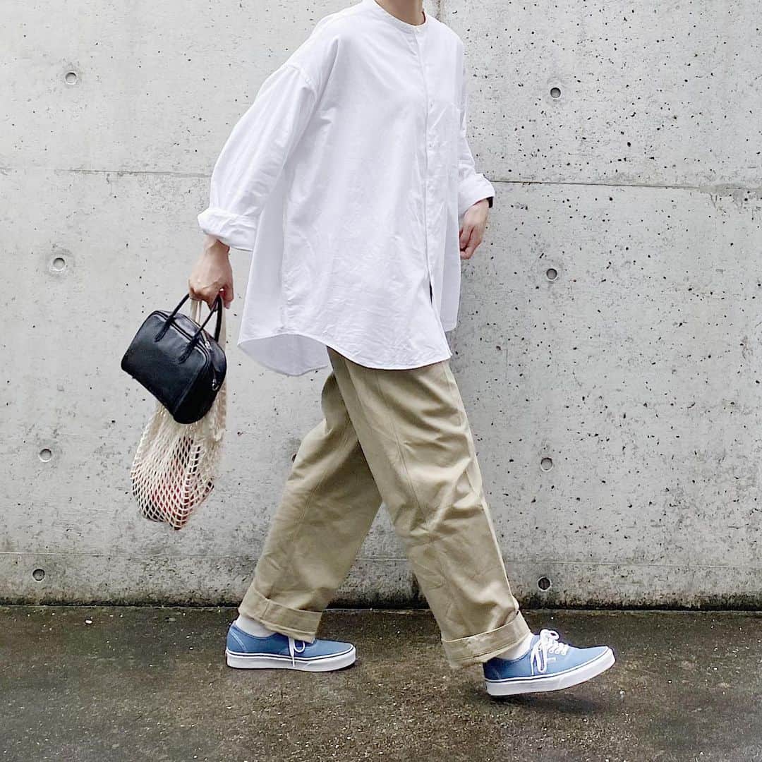 ryokoさんのインスタグラム写真 - (ryokoInstagram)「▪︎ . ゆるゆるの白シャツとミリタリーチノ . . . top #graphpaper  bottoms #vintage #military  shoes #vans bag #artsandscience #muji」7月28日 21時00分 - ryo___ka