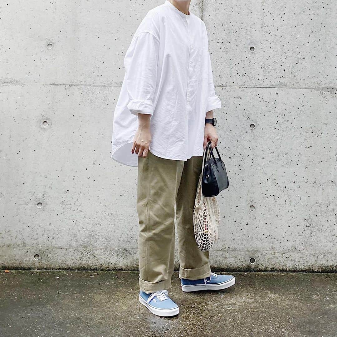 ryokoさんのインスタグラム写真 - (ryokoInstagram)「▪︎ . ゆるゆるの白シャツとミリタリーチノ . . . top #graphpaper  bottoms #vintage #military  shoes #vans bag #artsandscience #muji」7月28日 21時00分 - ryo___ka