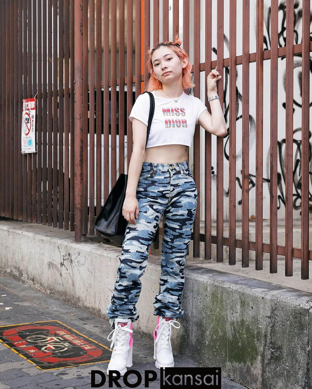 Droptokyoさんのインスタグラム写真 - (DroptokyoInstagram)「KANSAI STREET STYLES @drop_kansai  #streetstyle#droptokyo#kansai#osaka#japan#streetscene#streetfashion#streetwear#streetculture#fashion#関西#大阪#ストリートファッション#fashion#コーディネート#tokyofashion#japanfashion Photography: @kyoheihattori」7月28日 21時01分 - drop_tokyo