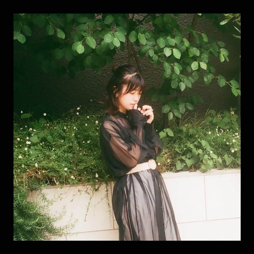 美山加恋のインスタグラム：「この前のFCラジオ、聴いてくれましたか？☺︎ いろんな企画に挑戦中なのでぜひ！  FCラジオ各コーナーにてお便り募集中✨  【ふつおた】 →テーマをその都度発表 【美山への挑戦状】 →日常の中でできるちょっとかっこいいこと 【朗読】 →読んでほしい作品  サイト内Q&A「質問を送る」か  ・ペンネーム ・コーナー名 #美山加恋と日常会話ラジオ をつけてTwitterに投稿してください！  FCのサイトURLはプロフィールへ！」