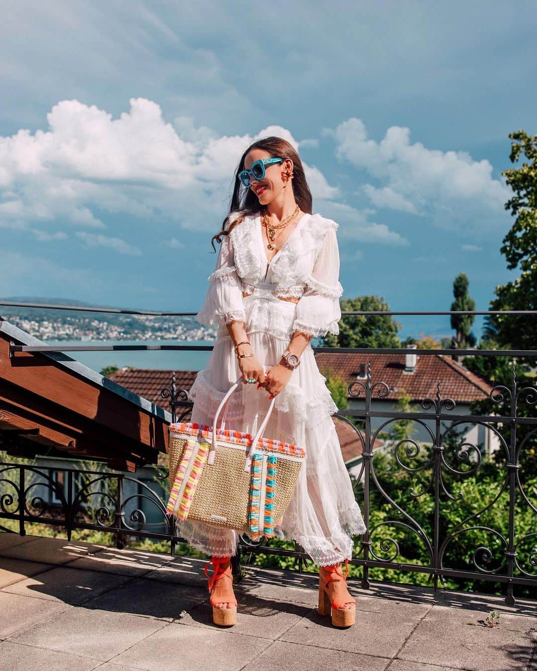 SOPHIA WEBSTERさんのインスタグラム写真 - (SOPHIA WEBSTERInstagram)「Grab your ‘Taya’ tote, we’re heading to Capri!⁣ ☀️⁣ ⁣ 📸 Thanks @sandrascloset for the perfect summers sun look! 🥰✨⁣⁣ ⁣⁣ #SophiaWebster #SophiaWebsterBags⁣⁣」7月28日 21時05分 - sophiawebster