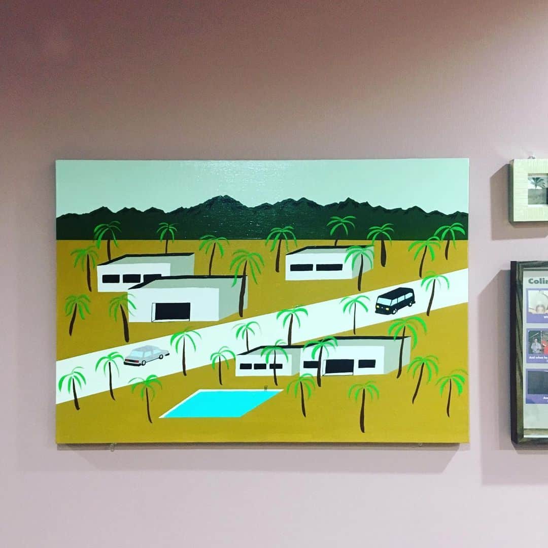 HALFBYのインスタグラム：「最高の絵を買いました🌴🏡」