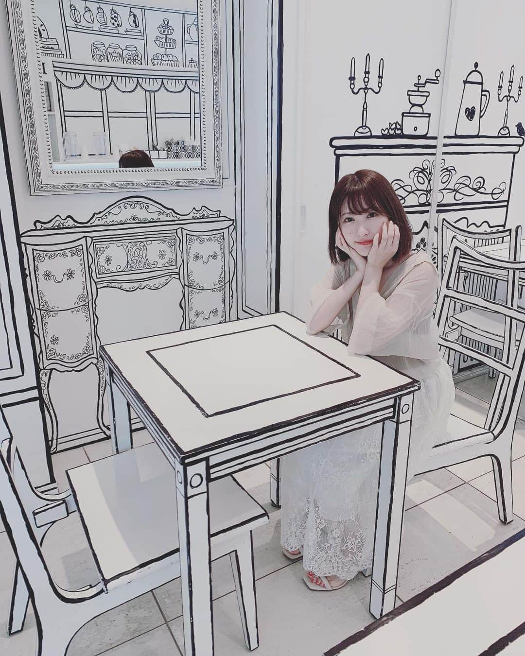 小桃音まいのインスタグラム：「. ☕️💓. . . 2D cafe. . 内装が2Dに見えるようになって. 絵本の中に入ったみたいでした❤︎. . . さりげなく人生初のダルゴナコーヒー☕️✨. . . もっさんいつも可愛いお店に. 連れてってくれてありがとう〜❤︎. . . #2dcafe #cafe #ダルゴナコーヒー #新大久保カフェ #映えカフェ #白 #カフェ #カフェ巡り #カフェ好きな人と繋がりたい #カフェスタグラム #cafestagram #instagood #instalike #instafood #japanesegirl #shorthair #kawaii #photography #portraitphotography #followforfollowback」
