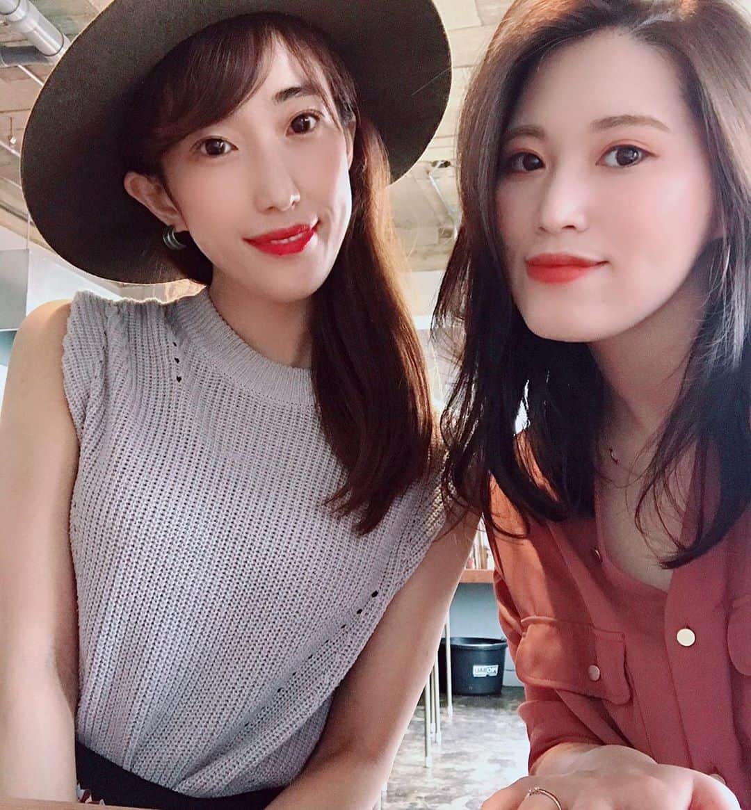 近藤夏奈のインスタグラム：「ゆいが元町のお洒落cafeに 連れてってくれたよ🍽🥯﻿ ﻿ ﻿ ﻿ ﻿ ﻿ ﻿ ﻿ 🎂🎁もありがと🥺💗﻿ 美女に癒された休日でした◎﻿ ﻿ ﻿ ﻿ #喫茶朔望#元町ランチ」