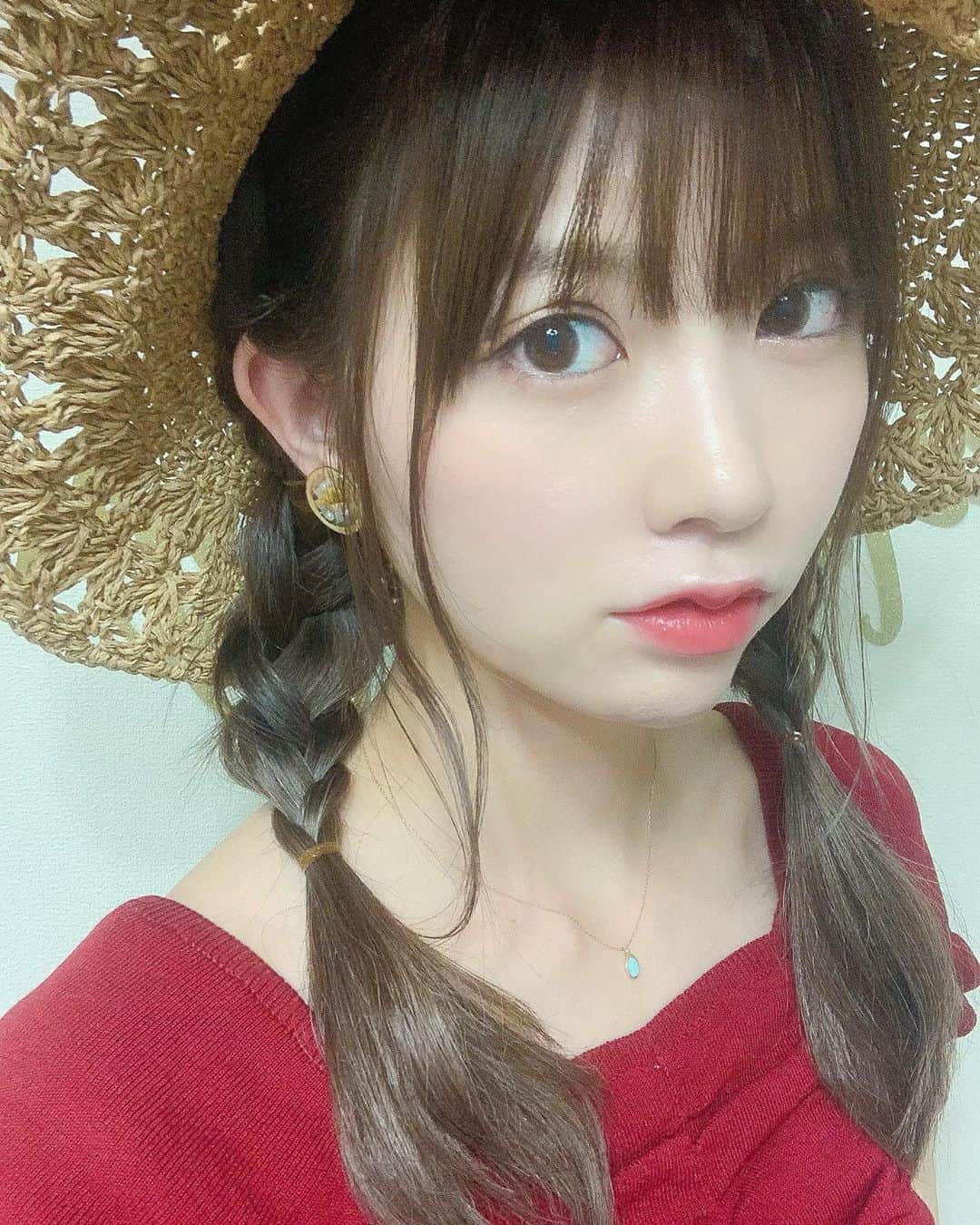 のインスタグラム：「古川優香ちゃんプロデュースの カラコン「メイメ！」が発売🌷 優香ちゃんおめでとう〜🤍🤍🤍 ・ ・ 最近はメイメ！をかなり愛用させてもらってるんだけど とくにグレーうどんがお気に入りで今日もつけてるよ✔️ ・ ・ どのカラーもすごく馴染みが良くて グレーが入っててこんなに浮かないで ちゃんと馴染んでくれるカラコン初めて😭 ・ ・ 14.2mmだからナチュラル派にもおすすめ☺︎ 自然光浴びたときの発色もすっごく綺麗だよ ぜひ試してみてね♡ ・ ・ ・ 🏷 @meime.official  @beep_ss  #ナチュラルカラコン #カラコン #メイメ #ハーフカラコン #カラコンレポ」