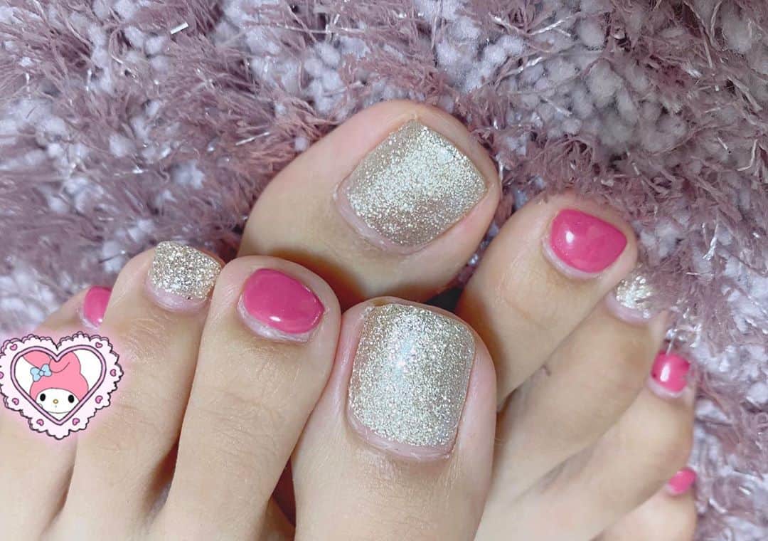 本島莉々果さんのインスタグラム写真 本島莉々果instagram この夏2回目のフットネイル 今回は涼しいブルー系にしたよ ネイルするだけで気分上がる 夏限定 フットネイル ジェルネイル ブルー Blue ゴールド Gold 8月日 21時