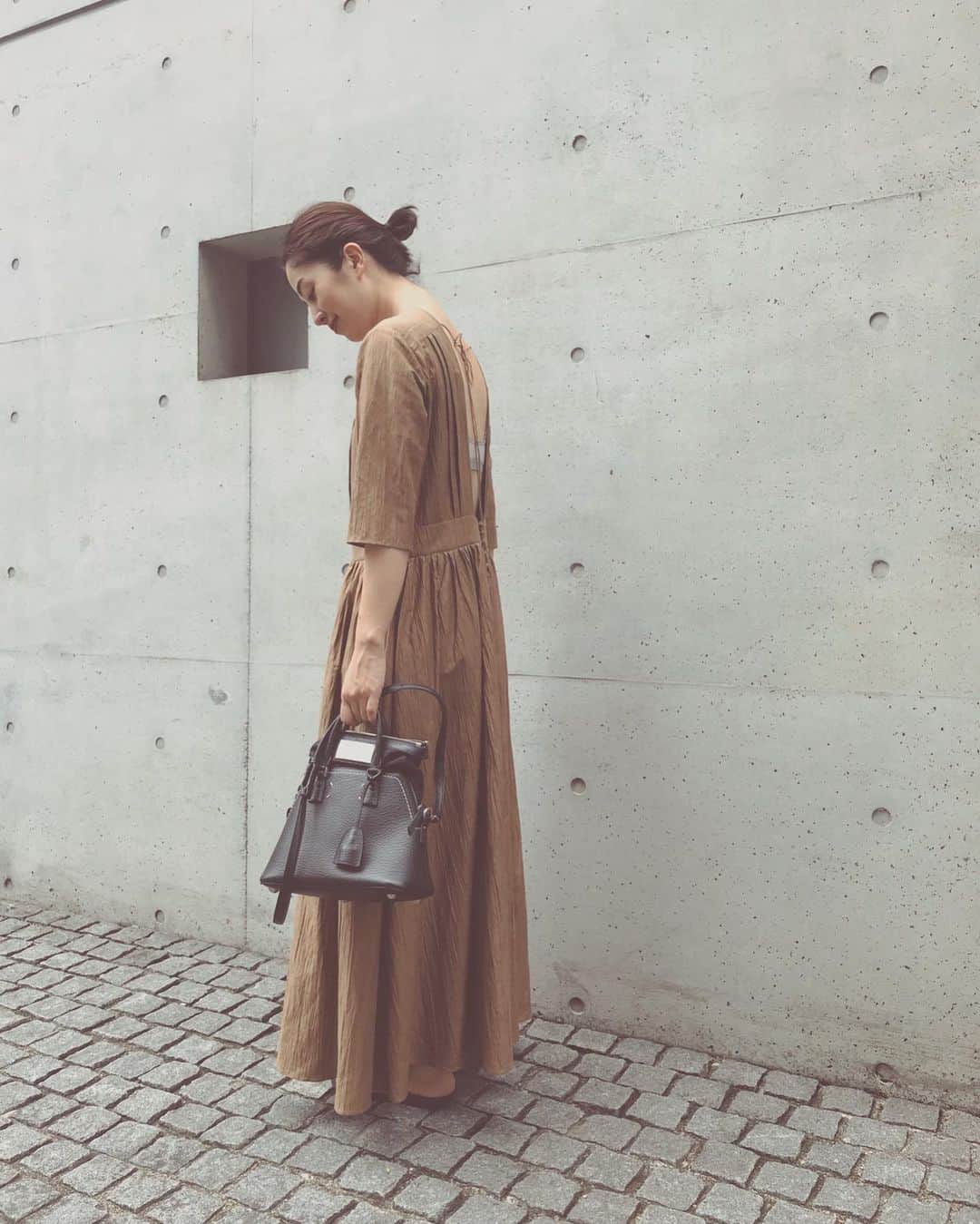 濱中鮎子のインスタグラム：「着ないまま夏が過ぎそうで慌て出す。  #髪切る前 #uhr_2020ss」