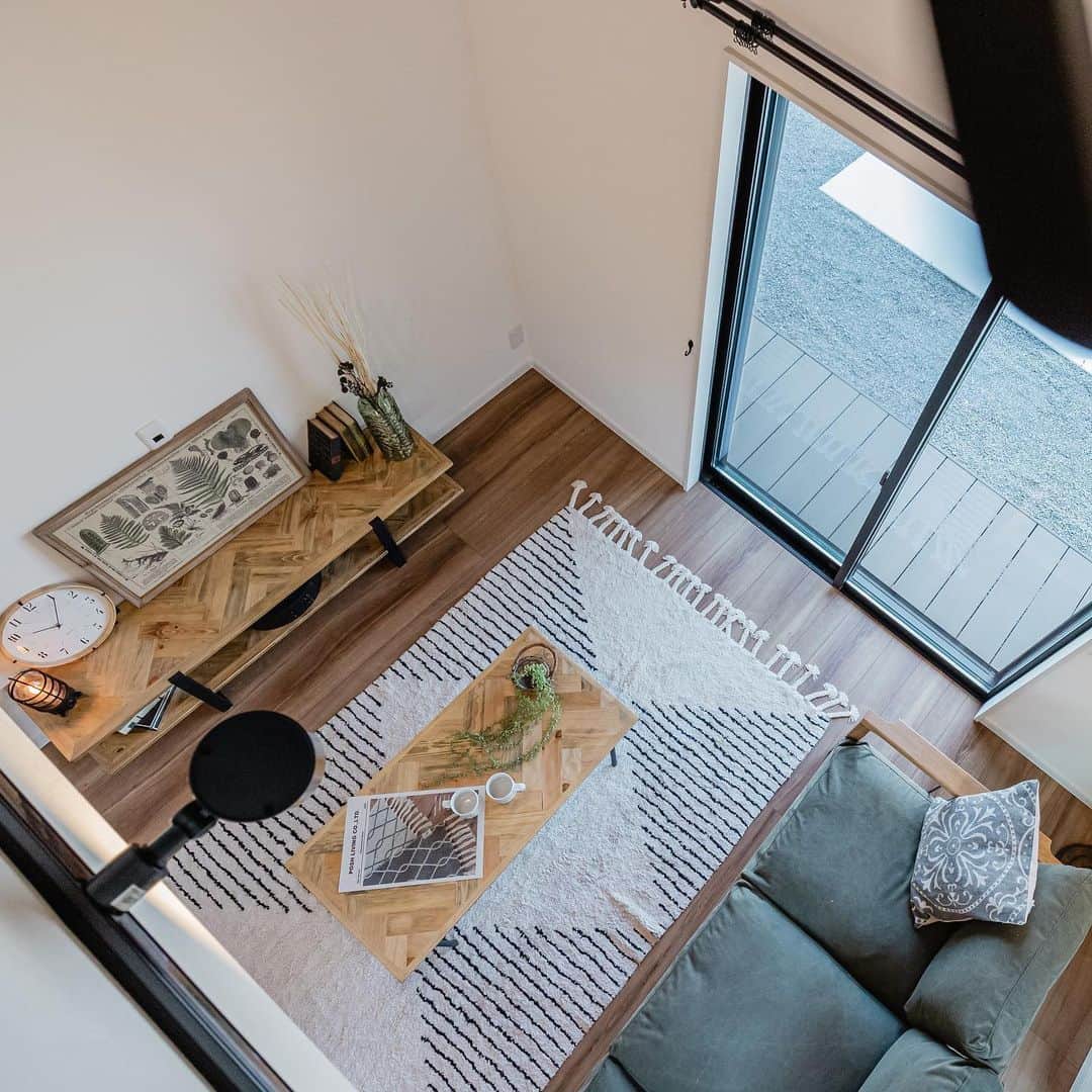 のインスタグラム：「・ Stairwell ・ ・ 最新イベント&店舗情報はプロフィールをチェック▽ @orangehouse_tokyo ・ サブアカウント▽ @orangehouse_editors ・ ・ #オレンジハウス #オレンジハウス静岡 #オレンジハウス東京 #新築住宅 #新築戸建 #新築マイホーム #住宅デザイン #リノベ #施工事例 #吹き抜け #木の家」