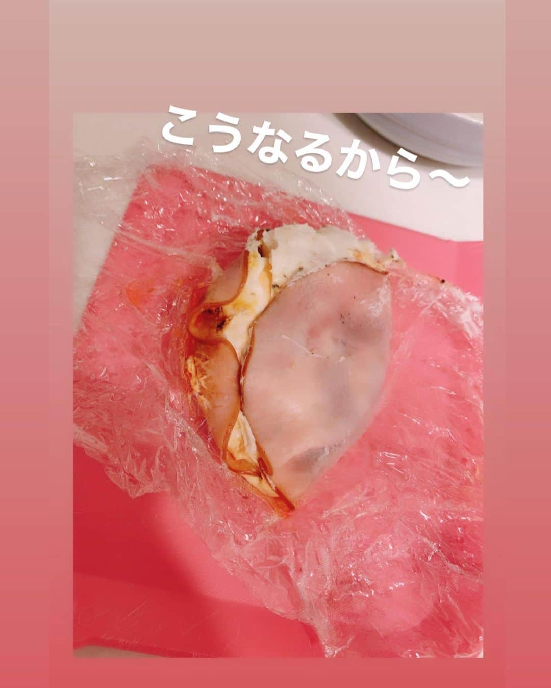 間宮梨花さんのインスタグラム写真 - (間宮梨花Instagram)「ヒレカツ🍙旦那大好きだから つねにストック🤭✋❤️ レンジでハムエッグおすすめ〜💗💗 この日ゎチーズも追加‼️‼️ 100均🍙ケースの詰めかたゎ ハイライトみてね👶👶👶 #りかちゅうおにぎり  #旦那おにぎり #おにぎりケース」7月28日 21時55分 - rika_aizawa0329