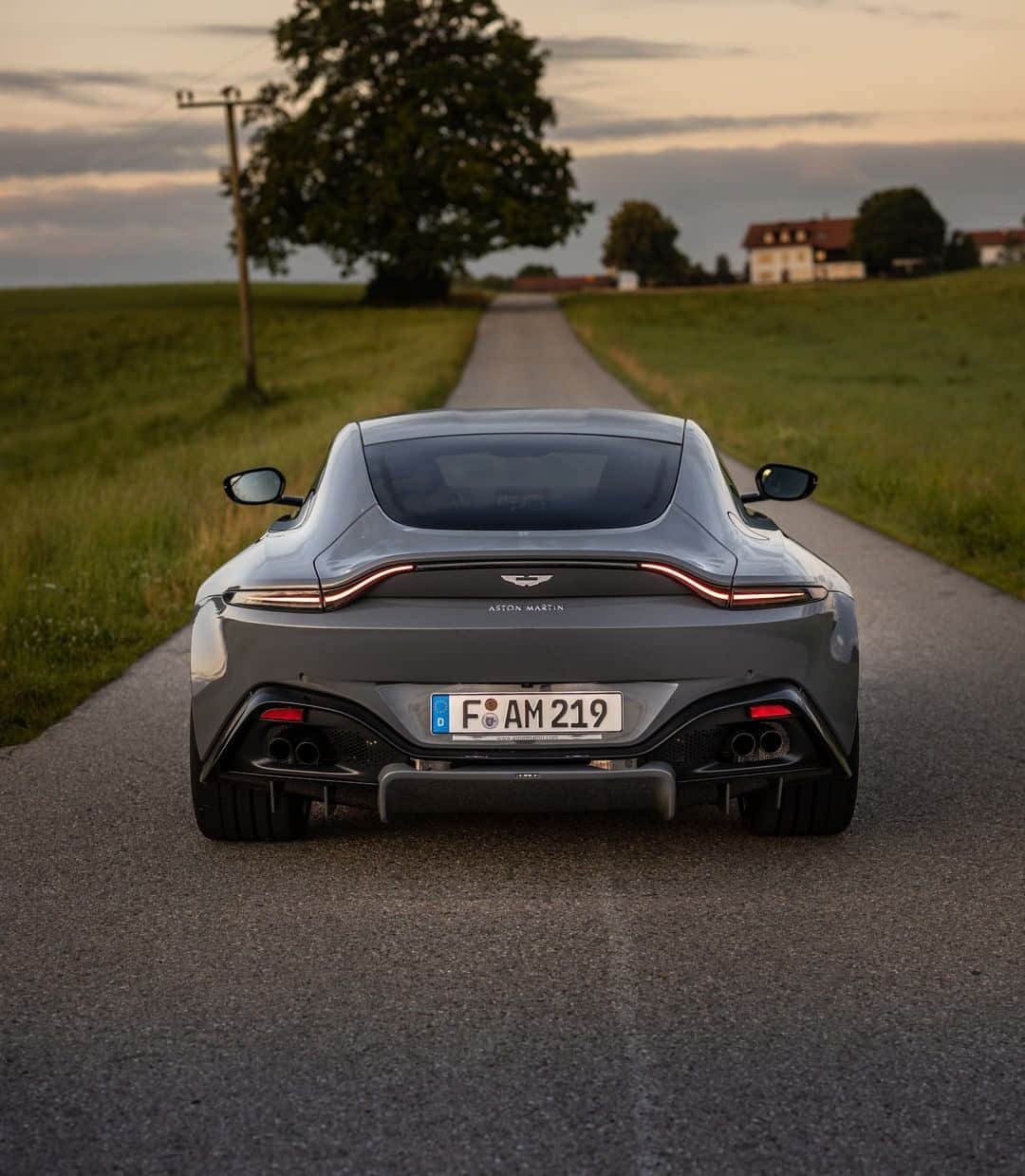 アストンマーチンさんのインスタグラム写真 - (アストンマーチンInstagram)「Poised for the next hunt.  Vantage is always comfortable under pressure.  @haberkornphotography  #AstonMartin #MakeEveryDriveCount #BeautifulWontBeTamed」7月28日 22時00分 - astonmartin