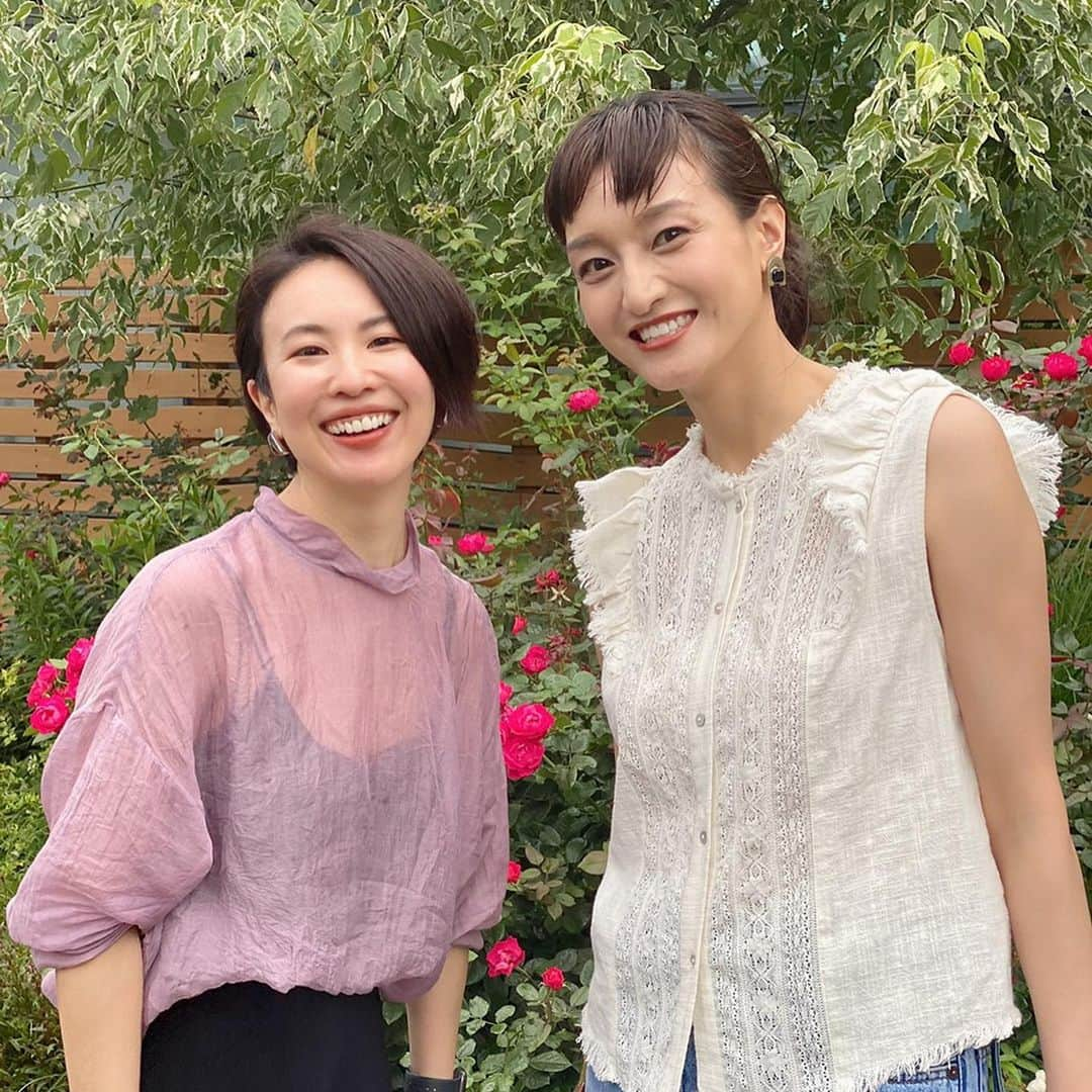 瑞羽奏都（水谷美月）さんのインスタグラム写真 - (瑞羽奏都（水谷美月）Instagram)「撮影📸  お洒落なロケーションの中、とても素敵なカメラマンさんとヘアメイクは最近ヘアカットして頂いてるAYさん✨いつもと違う自分に沢山出逢う事ができた充実したひと時。楽しかったです😎  仕上がりが非常に楽しみ🎶 ちょっと見せて頂いたデータだけでもかなりワクワクする感じでした😆✨  あっ、この撮影中に10箇所近く蚊に刺されました😭蚊よ…私の血…そんなに美味しかった？？  #撮影 #新しい自分  #ヘアメイク @ay_0305 @ay_sakaguchi」7月28日 22時01分 - mizuki.m_mizuha