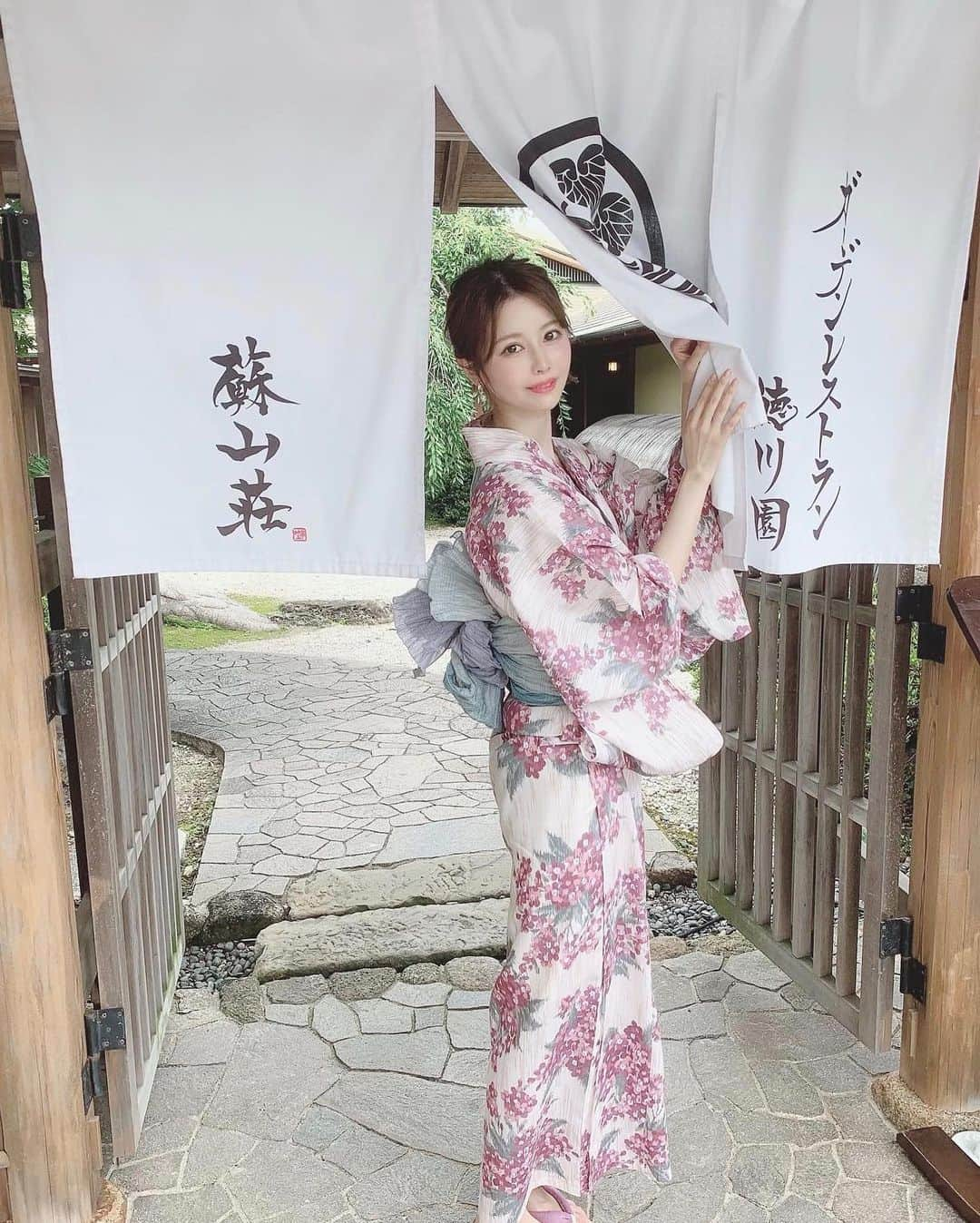 airiさんのインスタグラム写真 - (airiInstagram)「． 浴衣の全身🍑 @utatane_yukata  #浴衣#浴衣ヘアアレンジ#浴衣女子 #浴衣コーデ」7月28日 22時02分 - air129r