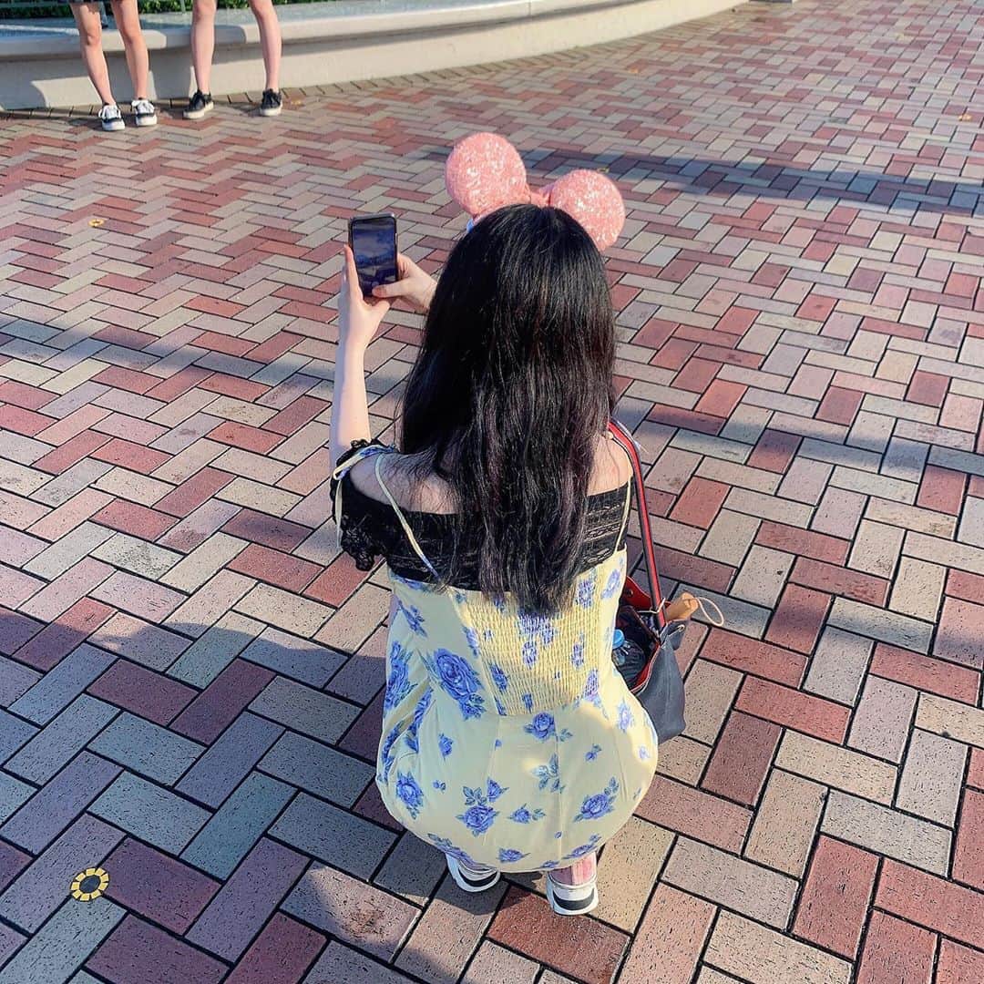 のインスタグラム：「頑張ってる、かしゃ📷  인생샷 열심히 건져주기」