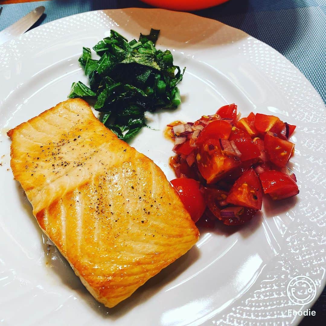 早見優さんのインスタグラム写真 - (早見優Instagram)「Delicious salmon and homemade tomato salsa!! And of course, my recent favorite... KALE!!  サーモン、トマトサルサ🍅、炒めたケール🥬  #salmon  #tomatosalsa #kale #サーモン」7月28日 22時04分 - yuyuhayami