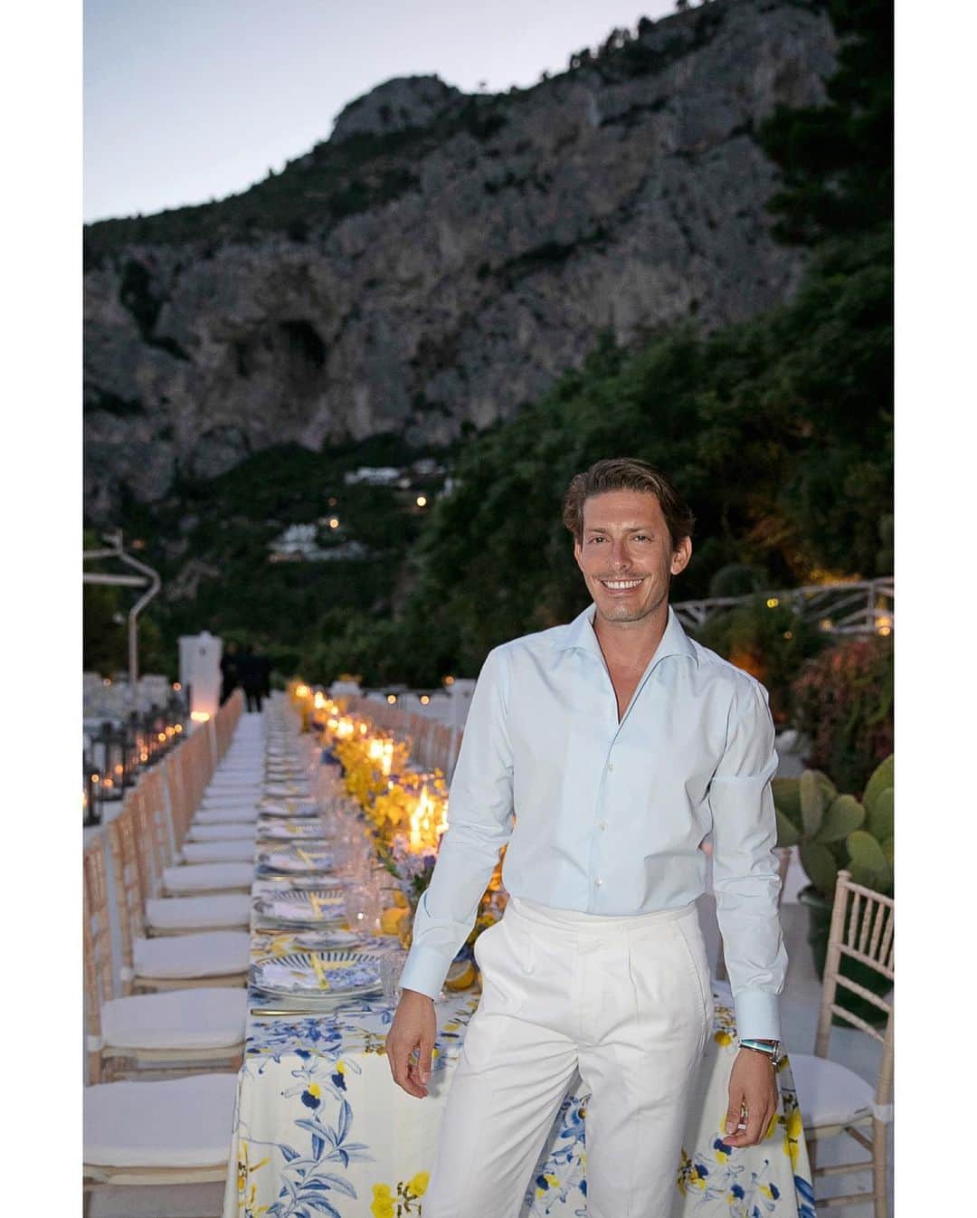 Aquazzuraさんのインスタグラム写真 - (AquazzuraInstagram)「A magical evening with friends in Capri to celebrate the opening of the new boutique on the island. #AQUAZZURA #aquazzuracapri」7月28日 22時06分 - aquazzura
