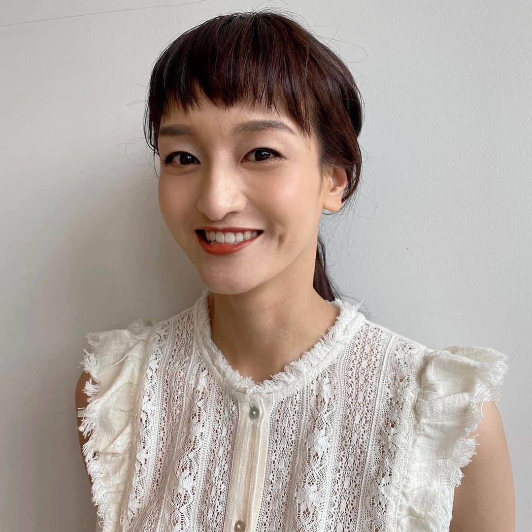 瑞羽奏都（水谷美月）さんのインスタグラム写真 - (瑞羽奏都（水谷美月）Instagram)「ちなみに…  撮影に合わせてまた前髪さらに短くカットしました！！  ついに…"オンザ眉毛"になりました😁 どないでしょ？  あと、やっぱりプロにメイクして頂くと仕上がりがかなり違う😂 セルフメイクでもこの感じ出せるようになりたいと思う今日この頃ですww  #ヘアサロン ﻿#ヘアカット #前髪 #前髪カット ﻿ #オンザ眉毛」7月28日 22時08分 - mizuki.m_mizuha