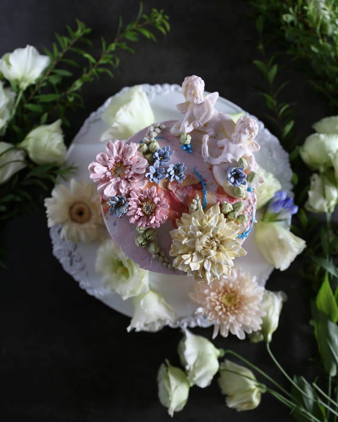 청담 수케이크 (atelier soo)さんのインスタグラム写真 - (청담 수케이크 (atelier soo)Instagram)「ㅡ Tender soo Buttercream flower cake 난색계열의색을중심으로특히핑크계열과황색계열은부드럽고 온화함을강하게드러내고있다.청색계의색은엑센트로사용한다. ㅡ #flower #cake #flowercake #partycake #birthday #bouquet #buttercream #baking #wilton #weddingcake ㅡ www.soocake.com」7月28日 13時30分 - soocake_ully