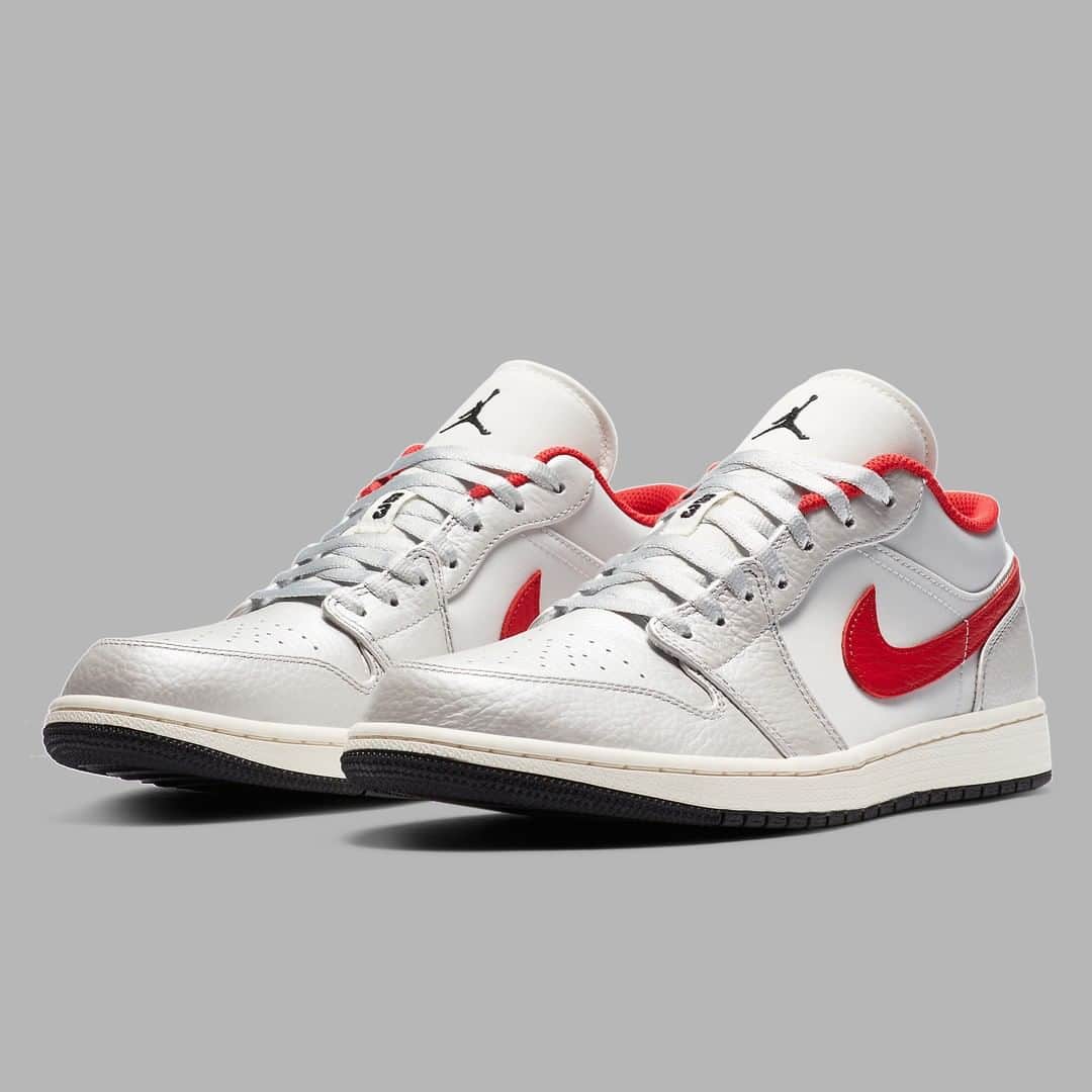 Sneaker Newsさんのインスタグラム写真 - (Sneaker NewsInstagram)「Supple and soft tumbled leathers appear on this clean Air Jordan 1 Low, which pairs an all white upper with the unmistakeable red and black pairing. Link in bio to get a closer look.」7月28日 14時00分 - sneakernews