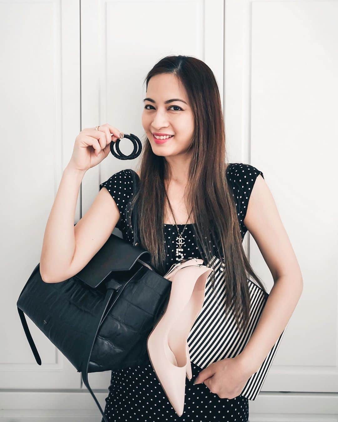 Ruby Kwanさんのインスタグラム写真 - (Ruby KwanInstagram)「Best thing to do at home now. I’ve teamed up with Vestiaire Collective to detox my wardrobe. My pre-loved items now looking for new home. Download the @vestiaireco app and follow me @rougecloset to shop my wardrobe. Don’t just check once. I’ll keep posting new items. See my stories to learn how to search me on the app. 🖤 #VestiaireCollectiveHK #FashionShouldFeelGood #rougecloset」7月28日 14時10分 - rougecloset