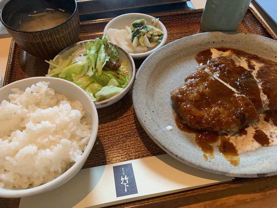 関西LIFE－homelife－のインスタグラム：「【京都府・福知山市】 焼肉屋さんのハンバーグ【竹下】 人気の焼肉屋さんでランチ！ ふわふわで大きなハンバーグを頂きました(^^)/ ボリュームもあって大満足です！ . . @homelife_local では #homelife_京都 では京都のいいところを紹介していきます。みなさんの大好きな京都を教えてください。 . . #竹下 #ハンバーグ #ランチ #ふわふわ #焼肉 #焼肉屋さん #人気店 #おいしい #福知山女子会 #福知山グルメ #ボリューム #福知山ランチ #グルメ #福知山 #幸せ #京都グルメ #京都ランチ #京都女子会 #京都 #京都旅行 #京都観光 #そうだ京都行こう #観光 #旅行 #京都 #kyoto #japan #japantrip #japantrip2020」