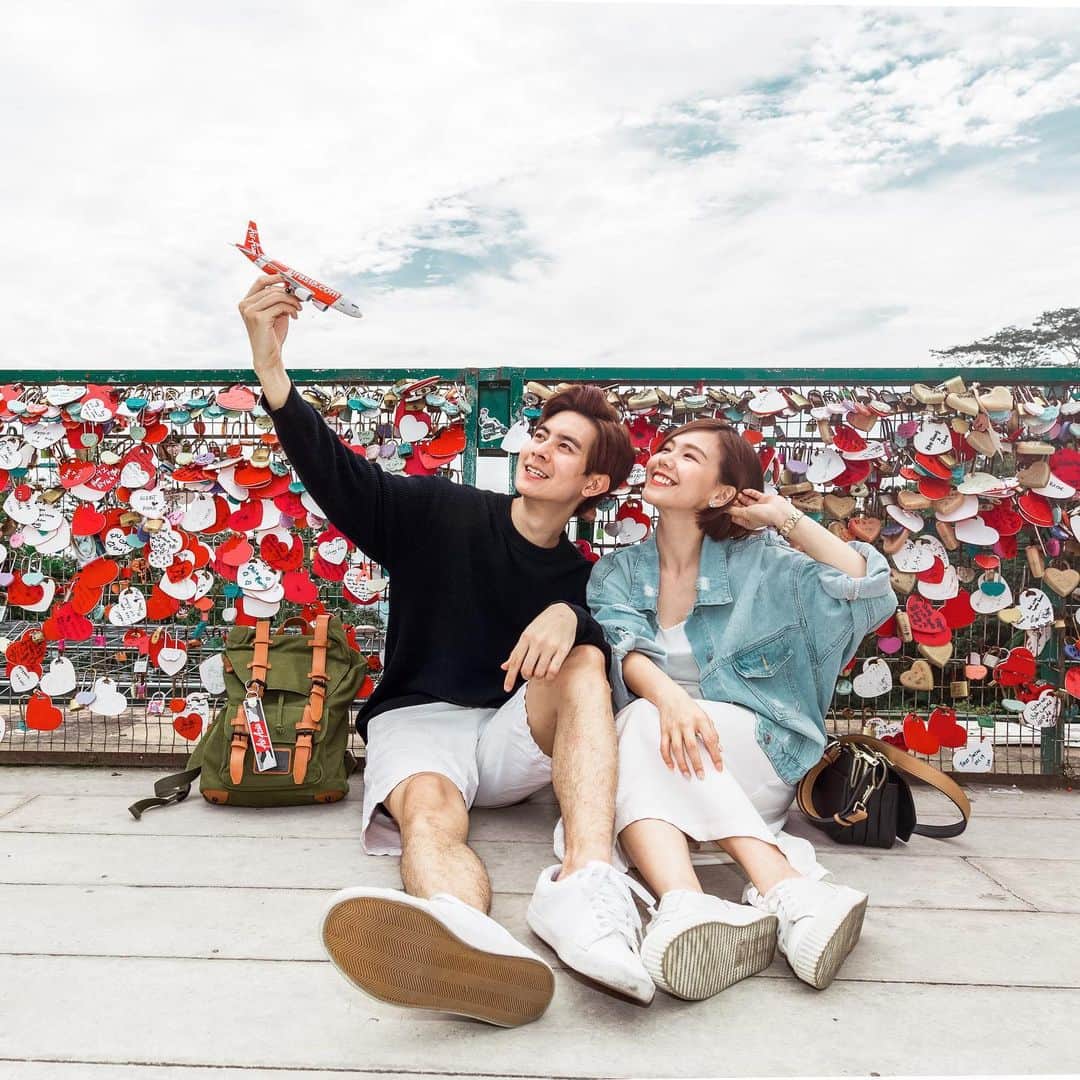 エアアジアのインスタグラム：「We can’t get enough of these #cuticutiMalaysia holiday snaps from our guests & Allstars. Now, it’s your turn to enjoy a short getaway to explore Malaysia! 🇲🇾✈️🏖  Where have you travelled to recently? Don't forget to tag @airasia and #EveryoneCanFlyNow.  #airasia #supportlocal」