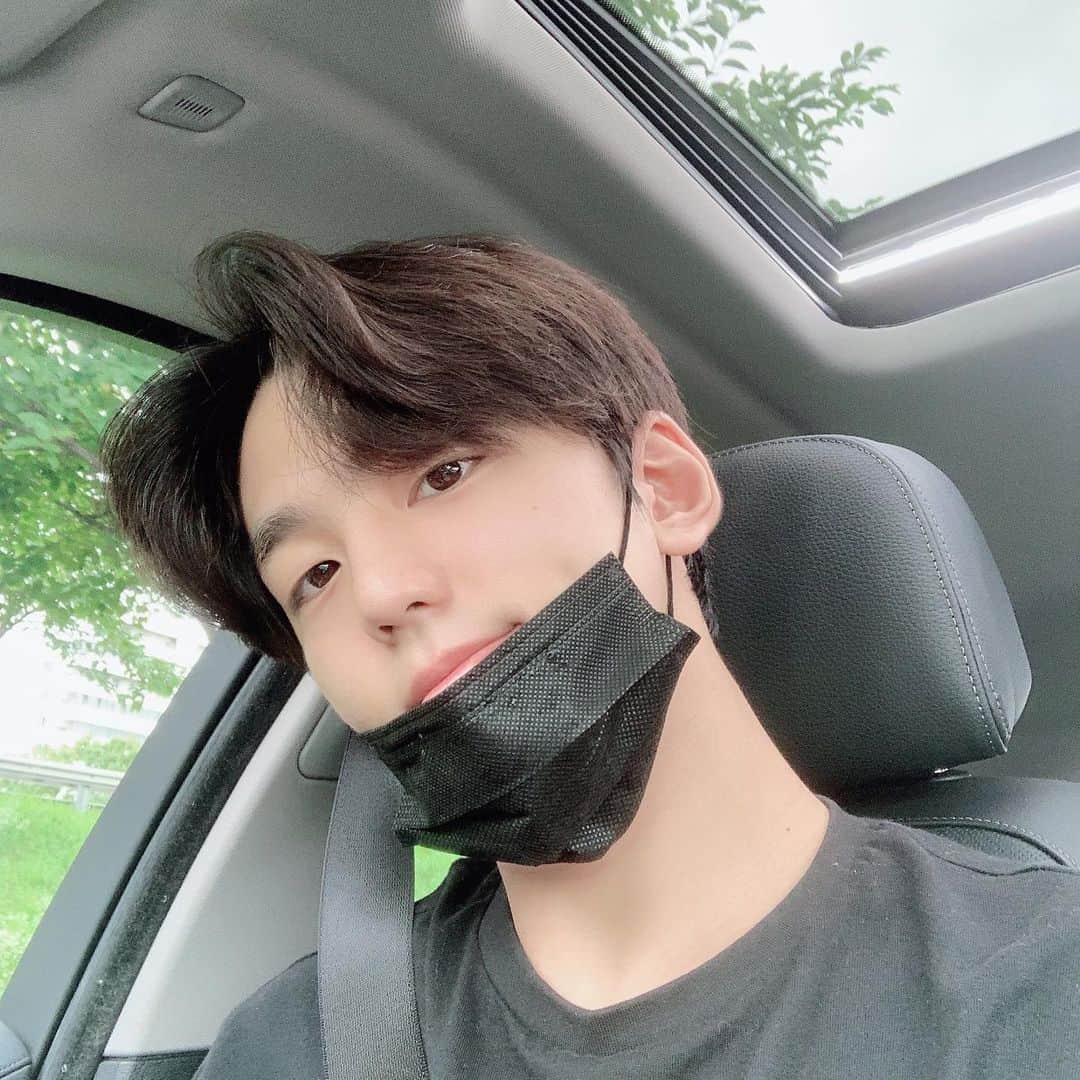 キム・ミンギュのインスタグラム：「오래간만에...😊」