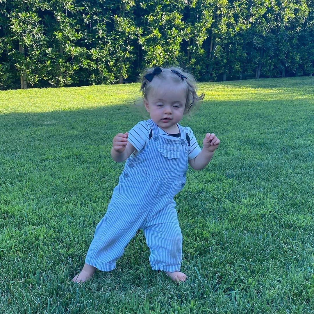 マイケル・グラント・テリーのインスタグラム：「Anyone recognize that face after 12 vodkas, 3 bottles of vino and a rack of ribs?」