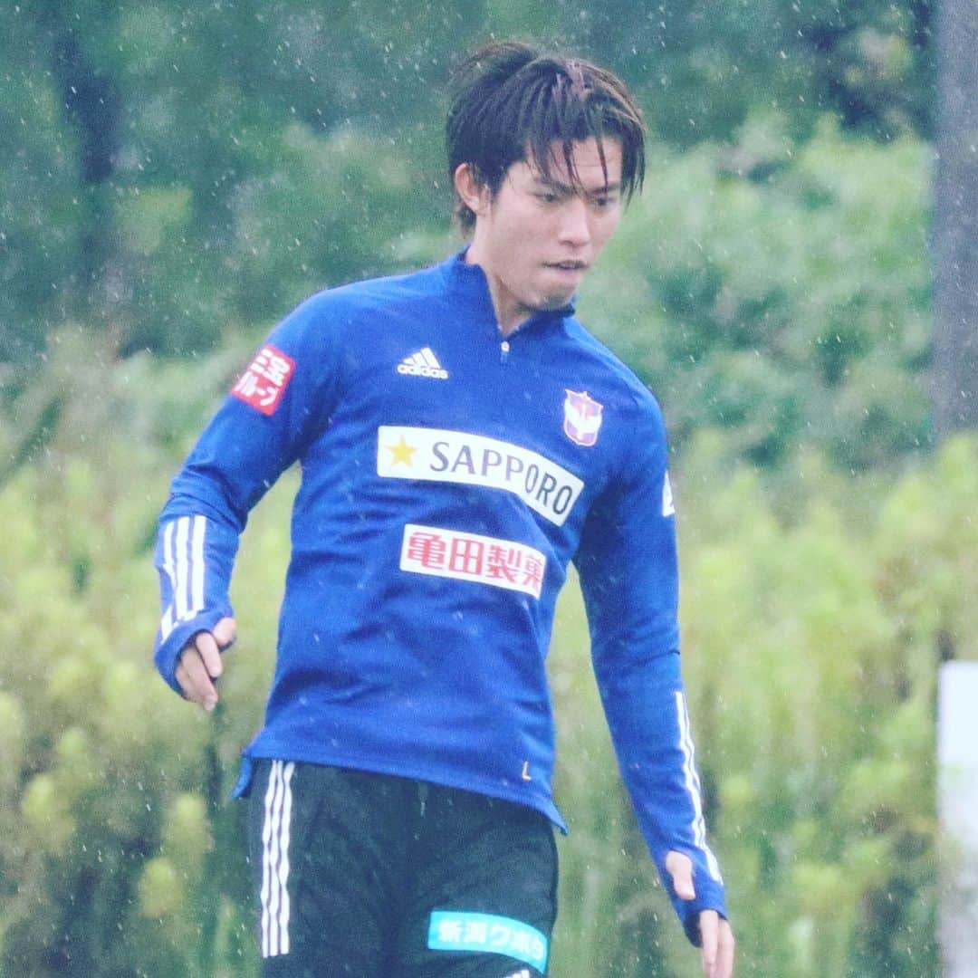 アルビレックス新潟さんのインスタグラム写真 - (アルビレックス新潟Instagram)「明日はGAME DAY🚌💨 🏆 #明治安田生命 #J2 リーグ第8節 🆚 #東京ヴェルディ 🗼 🗓7月29日（水） ⏰19:00 KO  水戸戦🐉から、中3日。 ここで上位に食い込むために、勝点3が必要です🔥  ⚽️ポゼッション率の高い #東京V が相手ですが、チーム全体でボールを保持してゴール🥅を奪います💪  #東京Vvs新潟 #ONENIIGATA #albirex #アルビレックス新潟 #DAZN で中継🖥 #選手 #監督 コメント は #モバアルZ 📲で #バストーーク 🚌も見たいぞ #シルビーニョ #ロメロフランク #渡邉新太  #早川史哉 #本間至恩  #阿部航斗  #ブラボーにいやん」7月28日 14時39分 - albirex_niigata_official